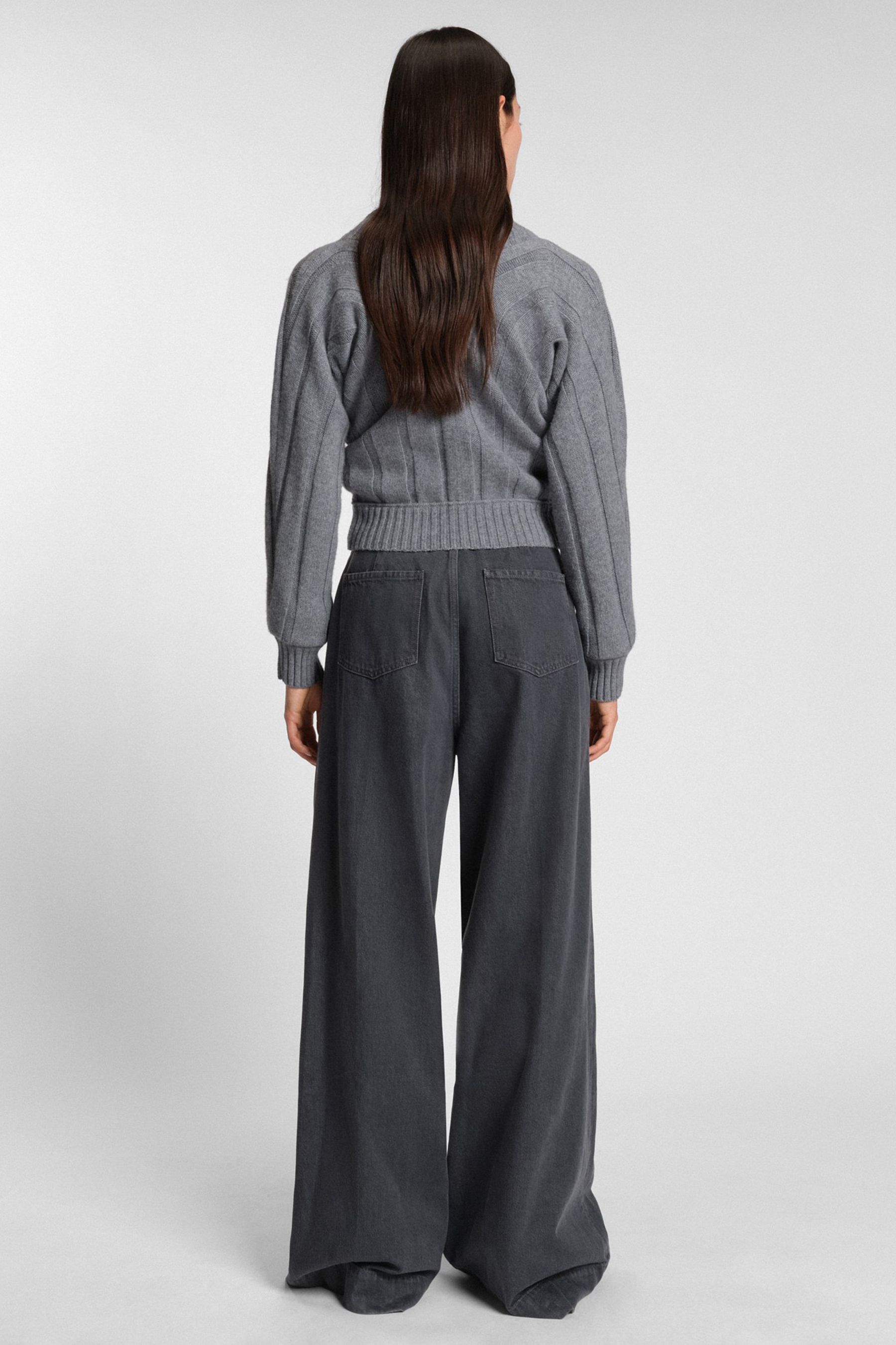 Hosen, Pullover, Erwachsener, Person, Frau