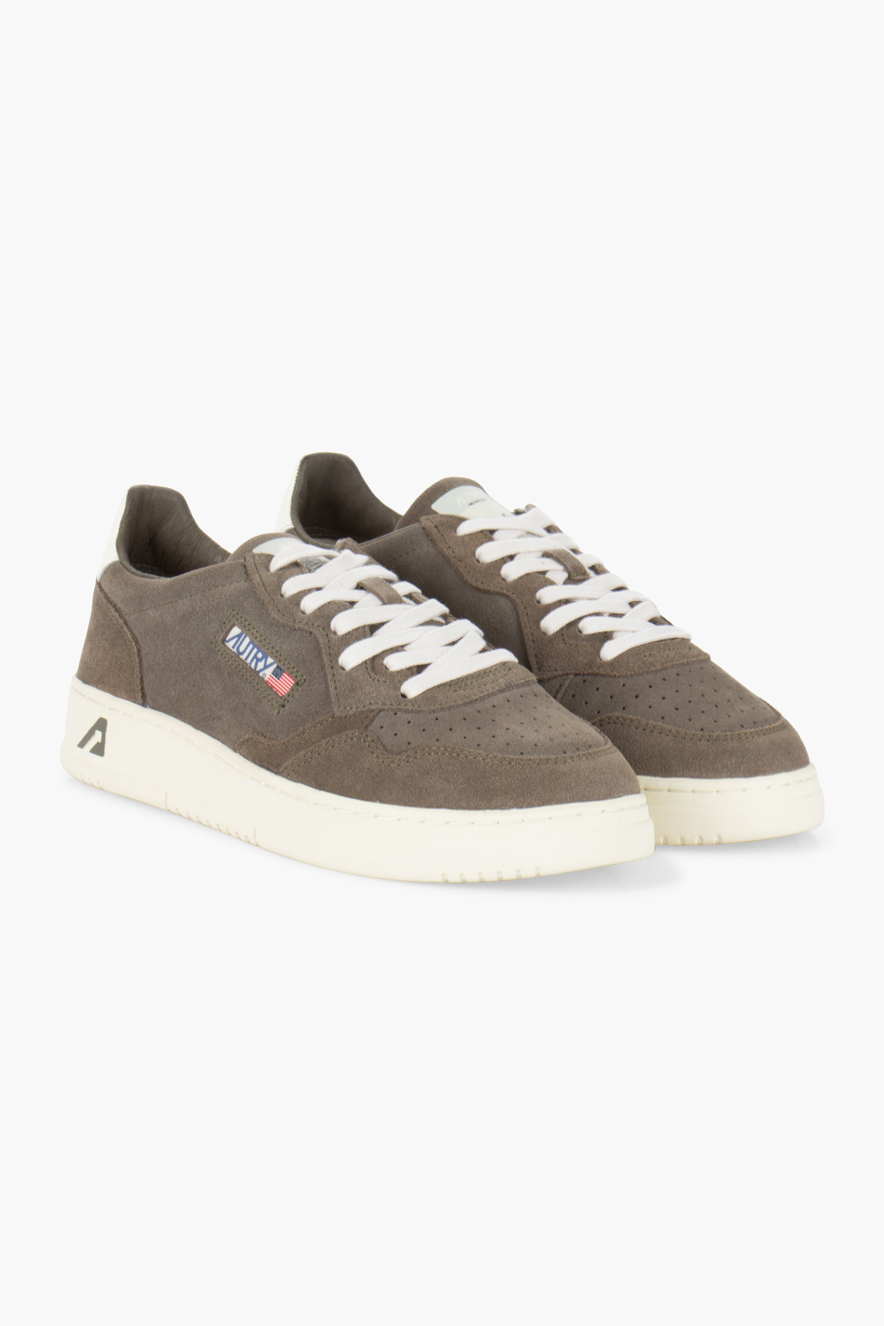 AUTRY Mild Wash Suede Sneakers Medalist Low Bekleidung, Schuhwerk, Schuh, Sneaker, Wildleder