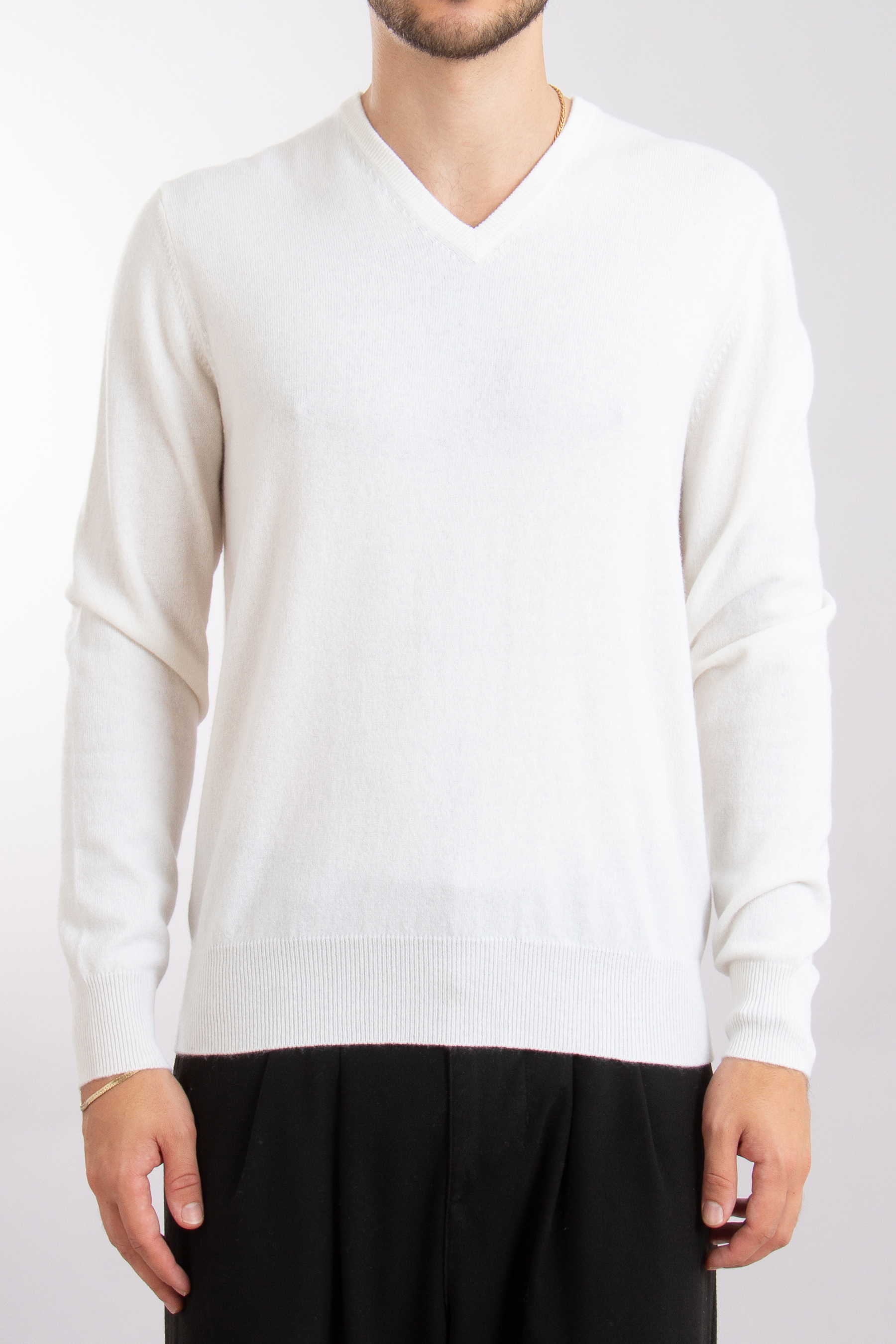 ALLUDE Cashmere V-Neck Sweater