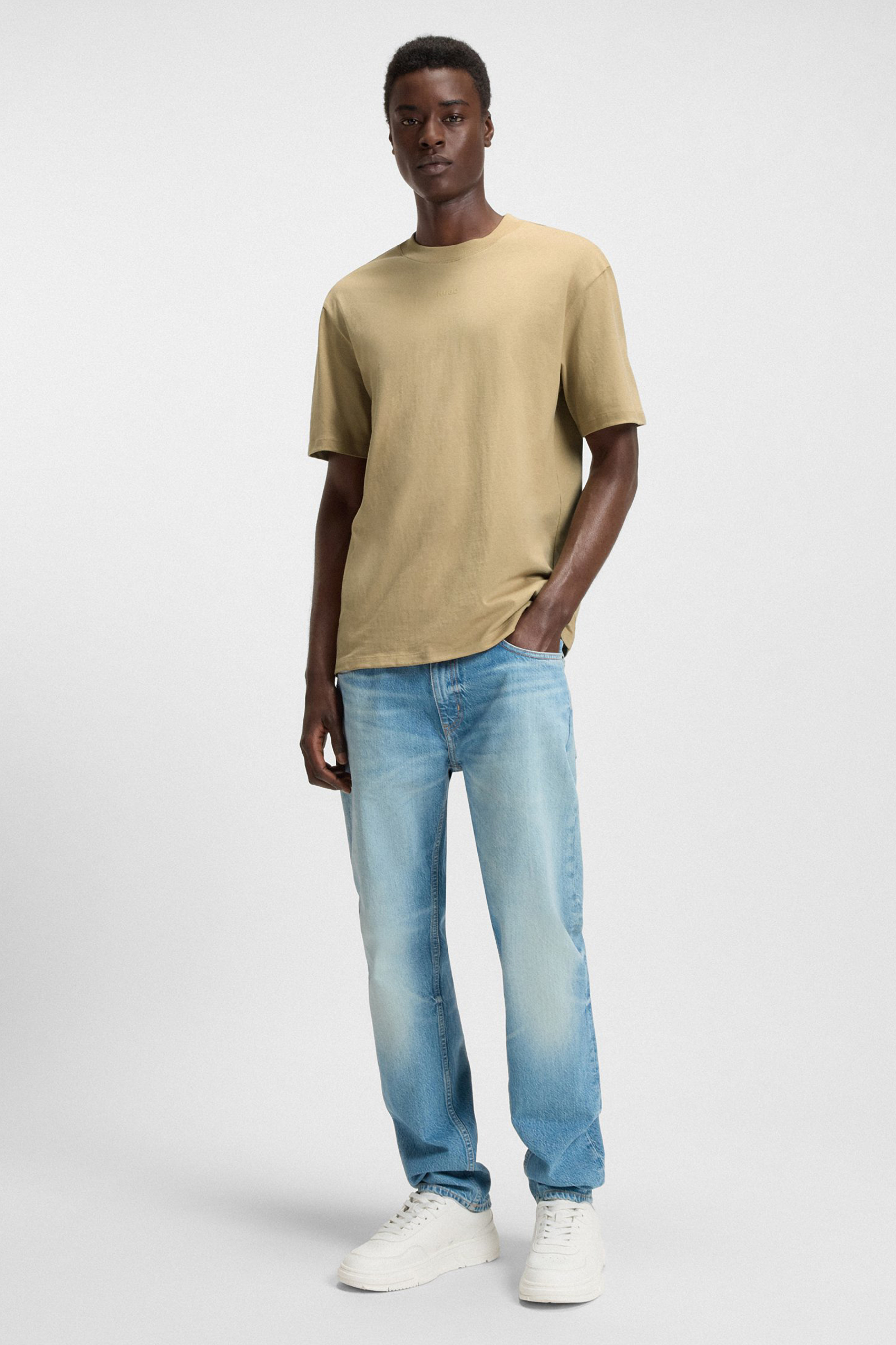 Hosen, Person, Stehend, T-shirt, Mann