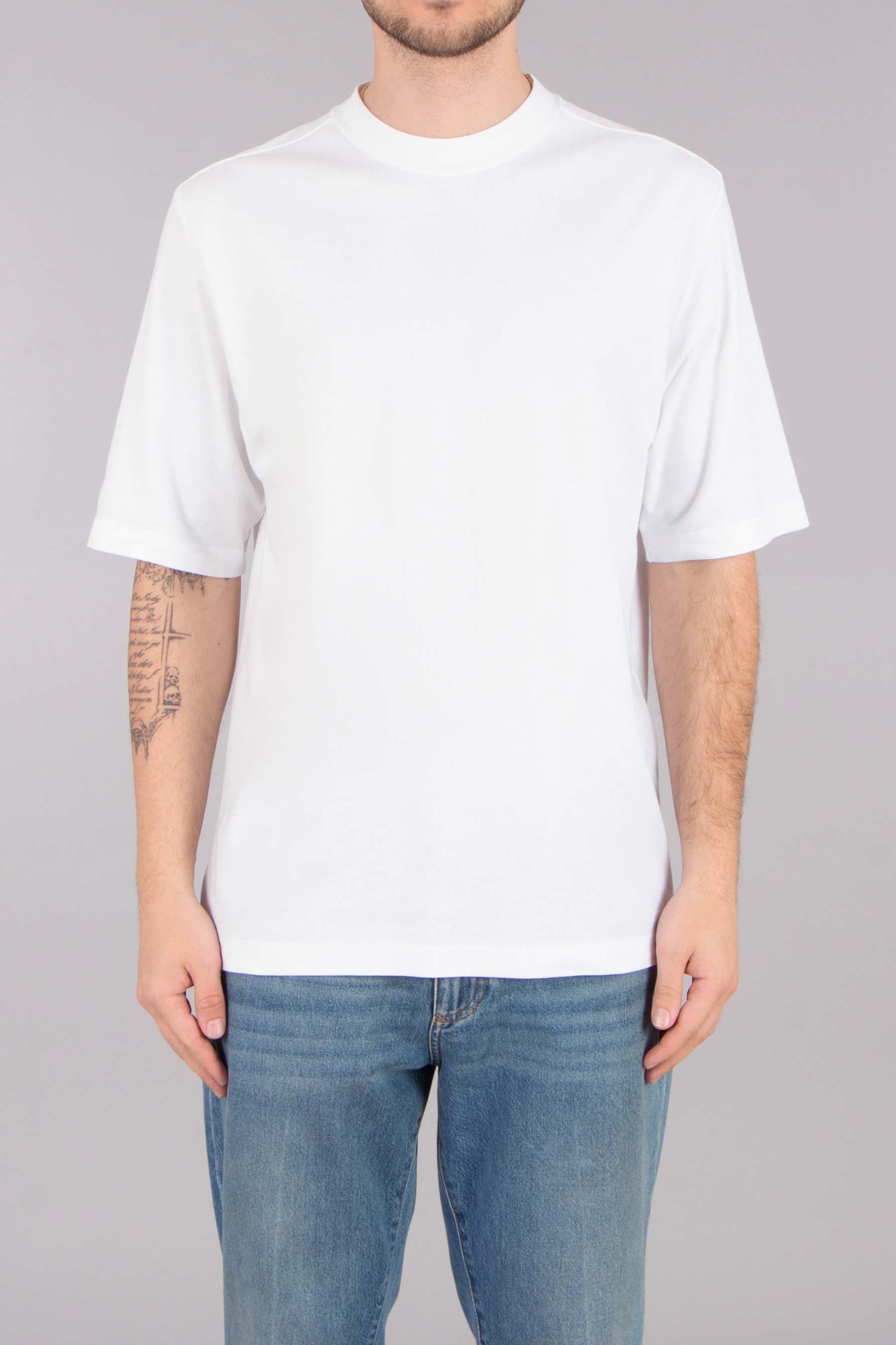 Bekleidung, T-shirt, Jeanshose, Hosen, Ärmel