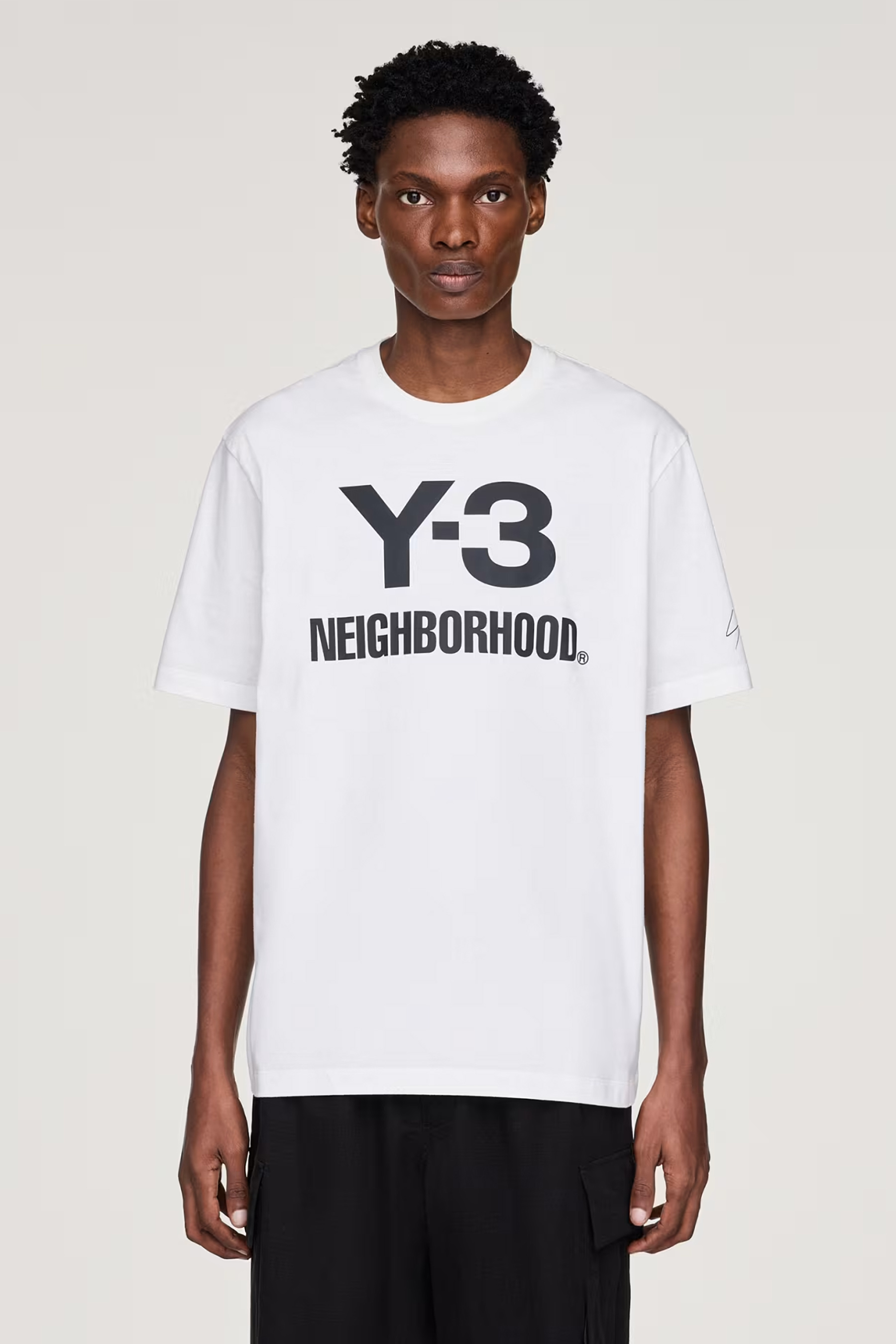 Y-3 x NEIGHBORHOOD Loose Fit Cotton Jersey Logo T-Shirt Bekleidung, T-shirt, Hemd, Person