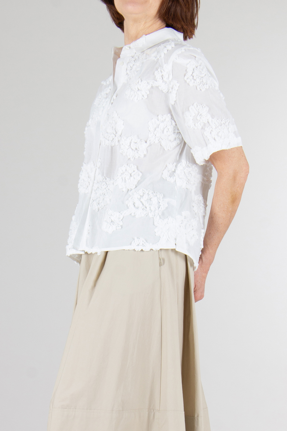 0039 ITALY Relaxed Fix Flower Detail Blouse Bea