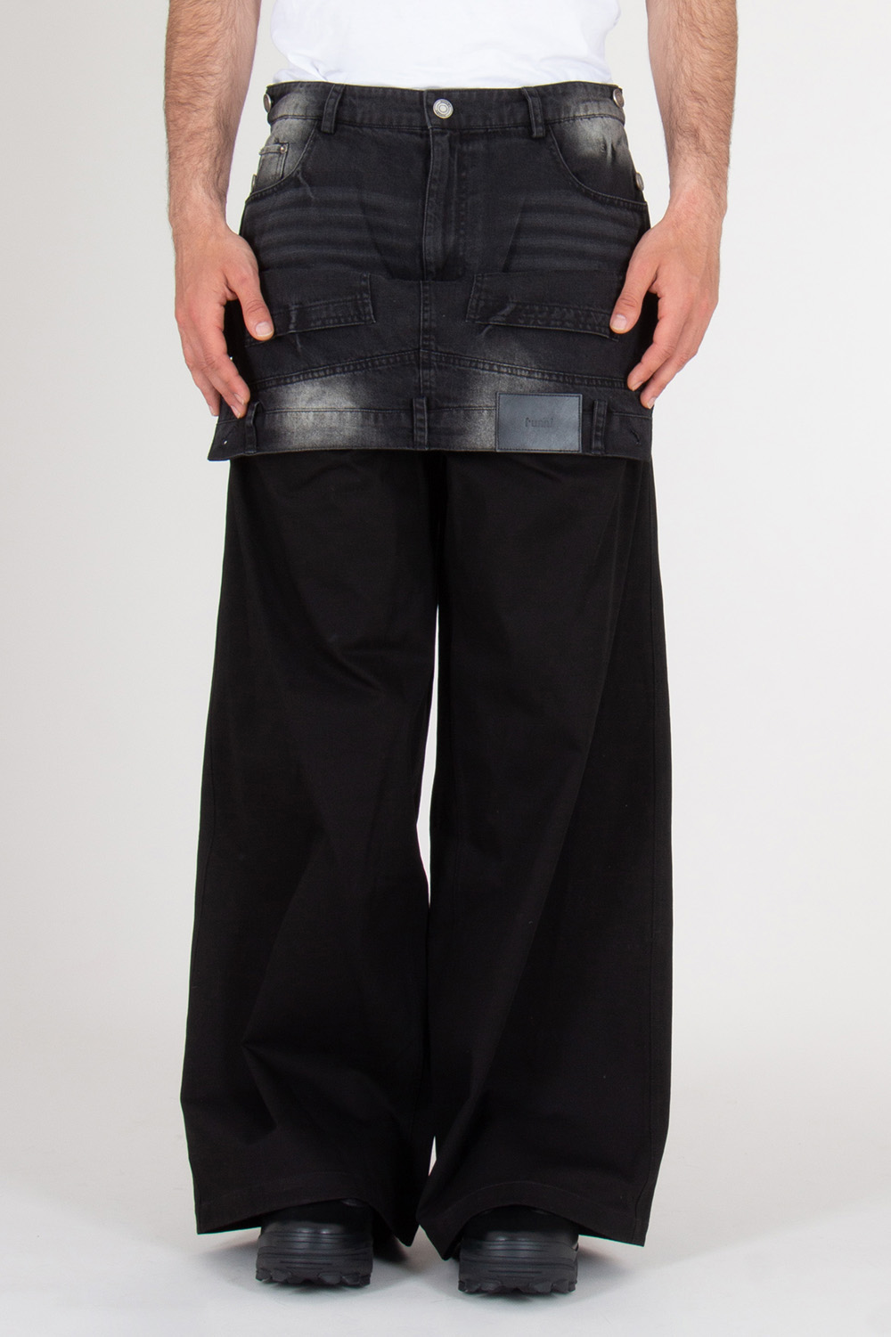 JUNN.J Loose Fit Cotton Twill And Denim Bib Trousers