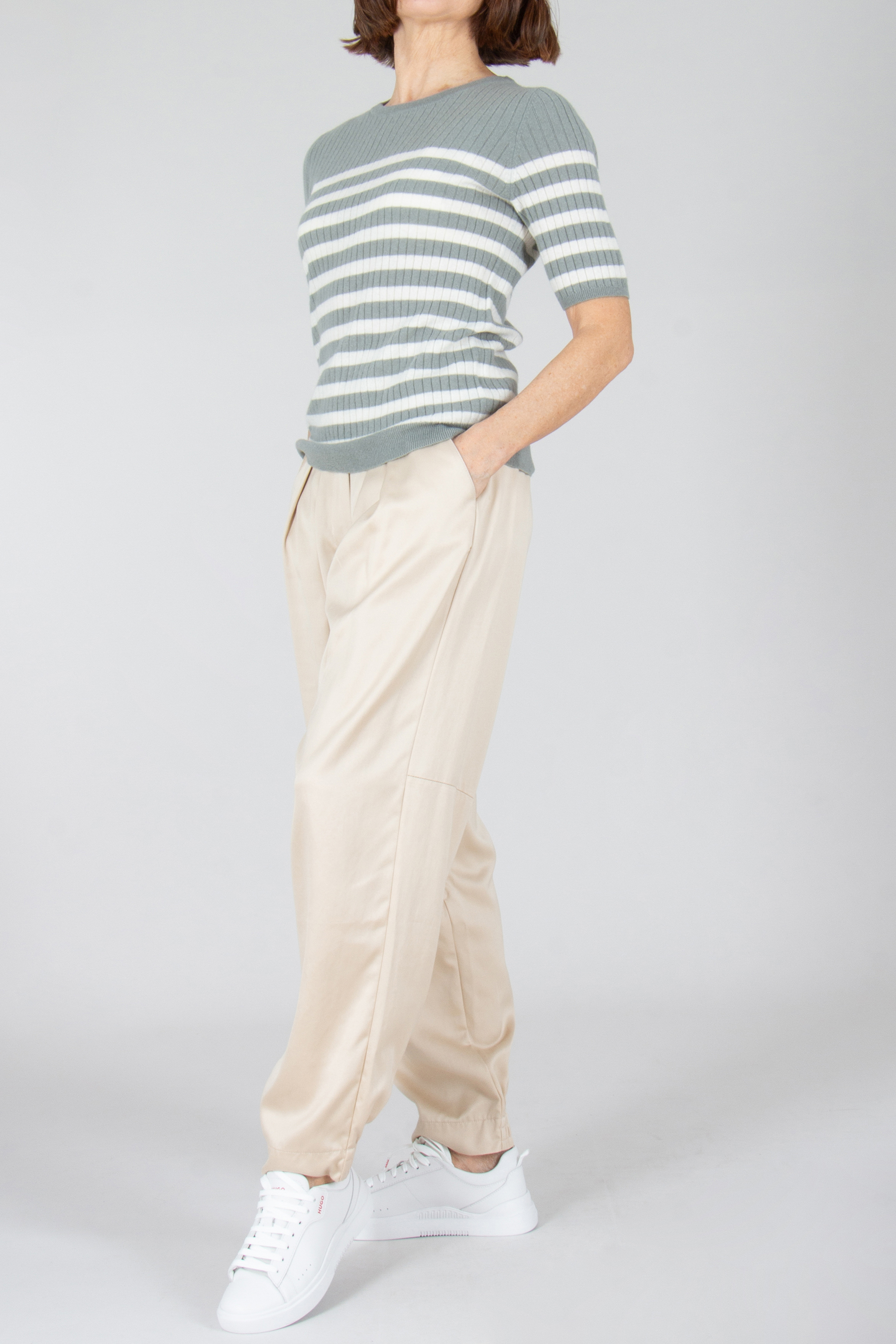 Bekleidung, Hosen, Person, Khaki