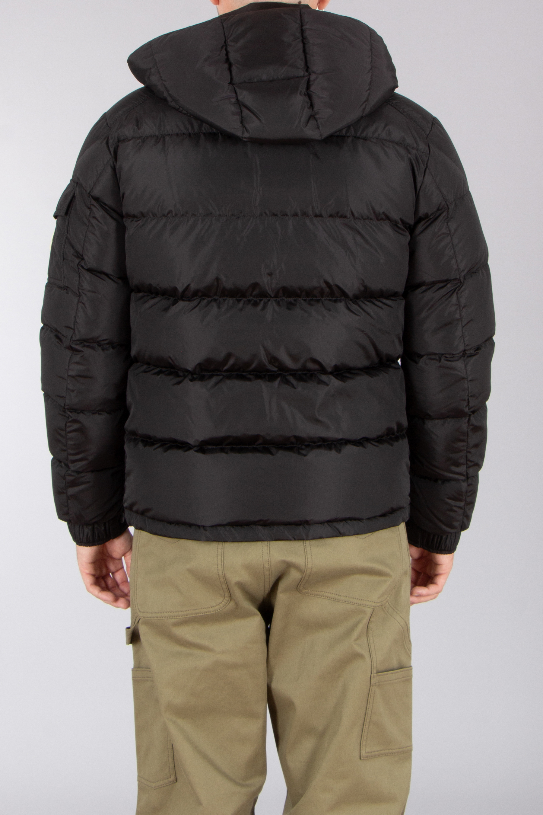 MONCLER Maya Regular Fit Nylon Technique Down Jacket Bekleidung, Mantel, Jacke, Hosen, Kapuze