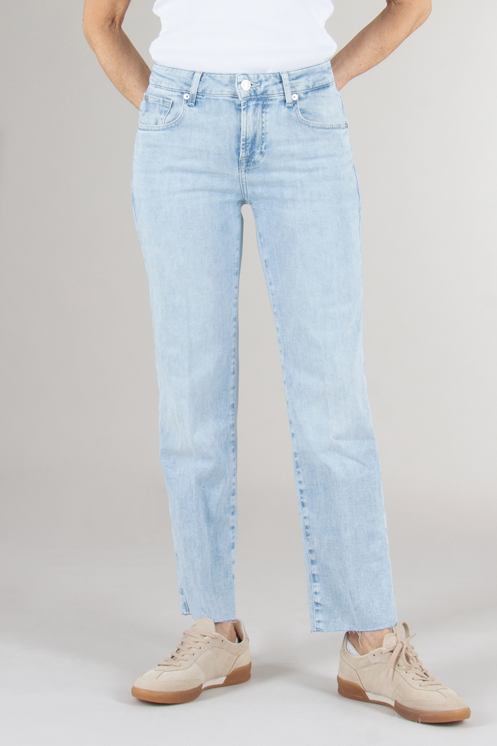 7 FOR ALL MANKIND Straight leg Raw Cut Denim Jeans Calie