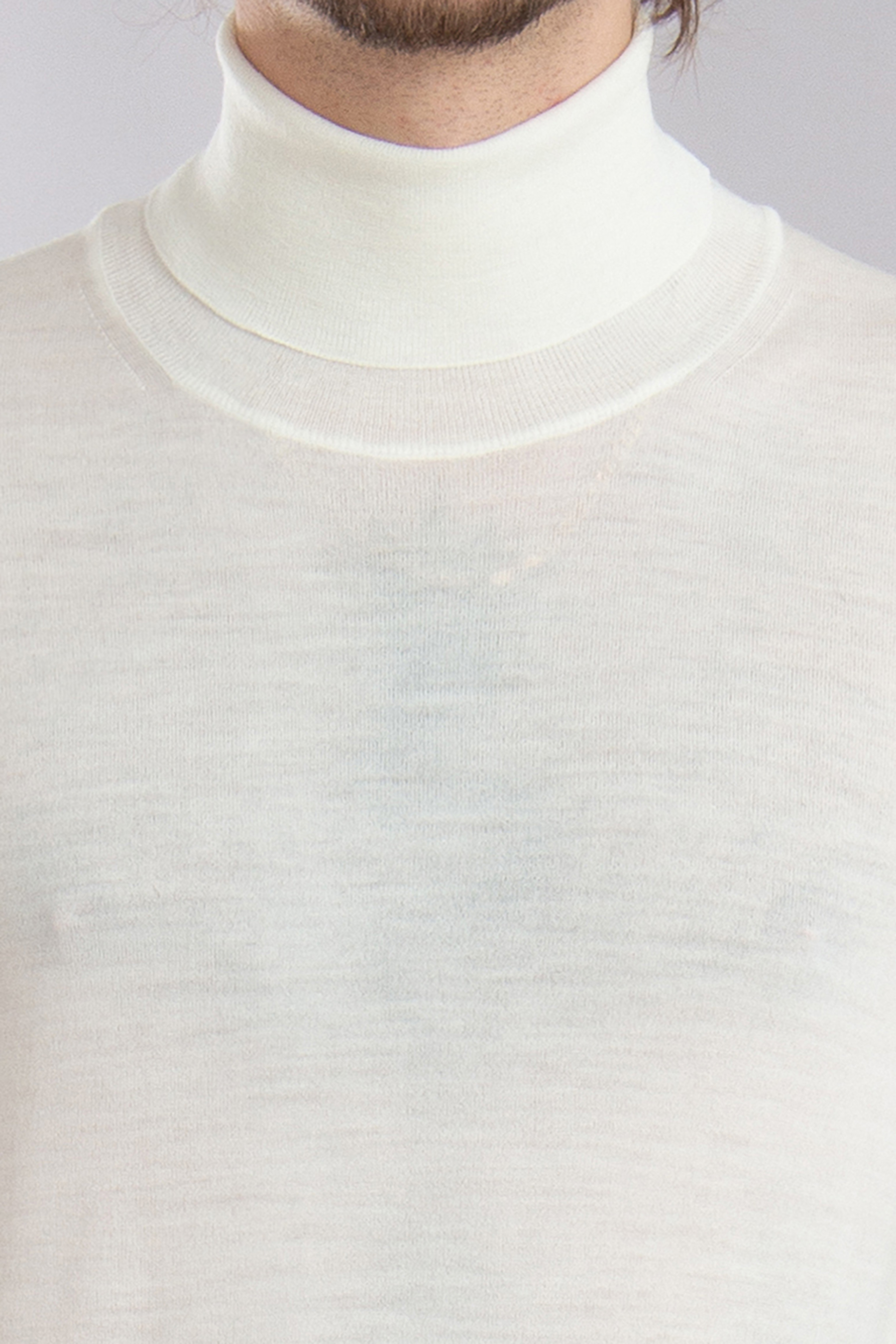 AIDA BARNI Lightweight Wool Turtleneck Sweater AIDA BARNI Lightweight Wool Turtleneck Sweater