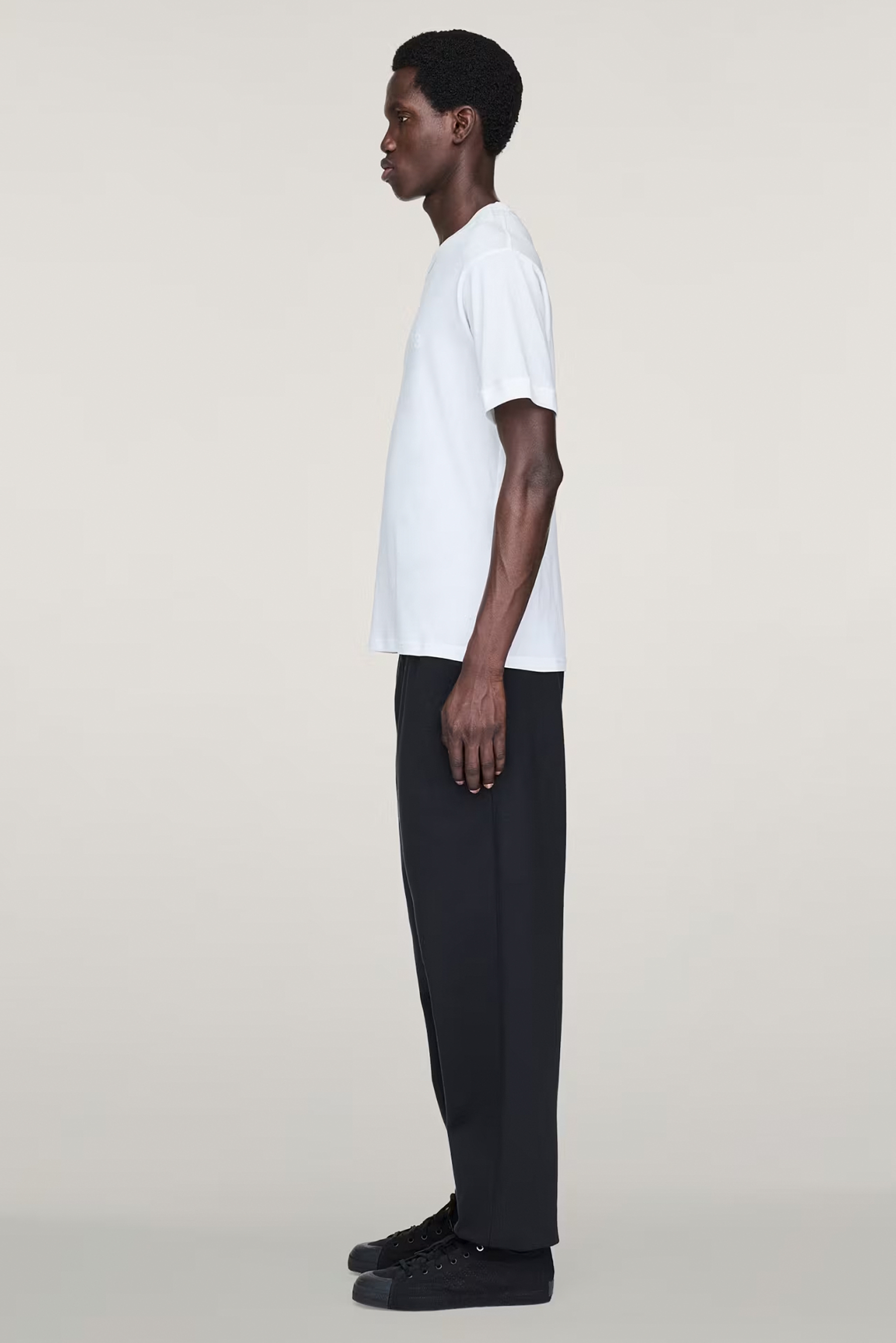 Y-3 Slim Fit Cotton Jersey T-Shirt Person, Stehend, Ärmel, Erwachsener, Mann