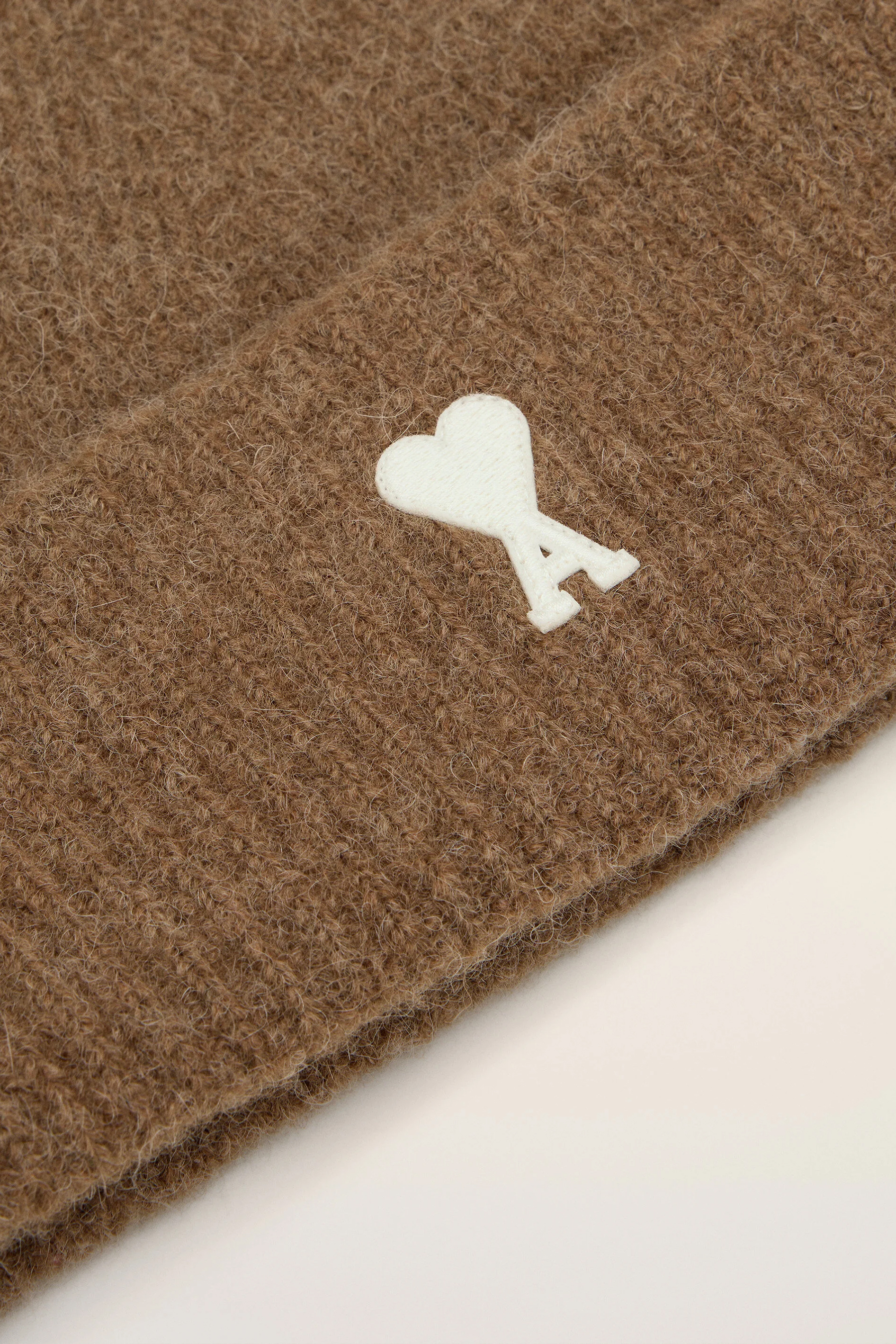 AMI PARIS Ami De Coeur Alpaca Blend Beanie Dekoration für Zuhause, Teppich