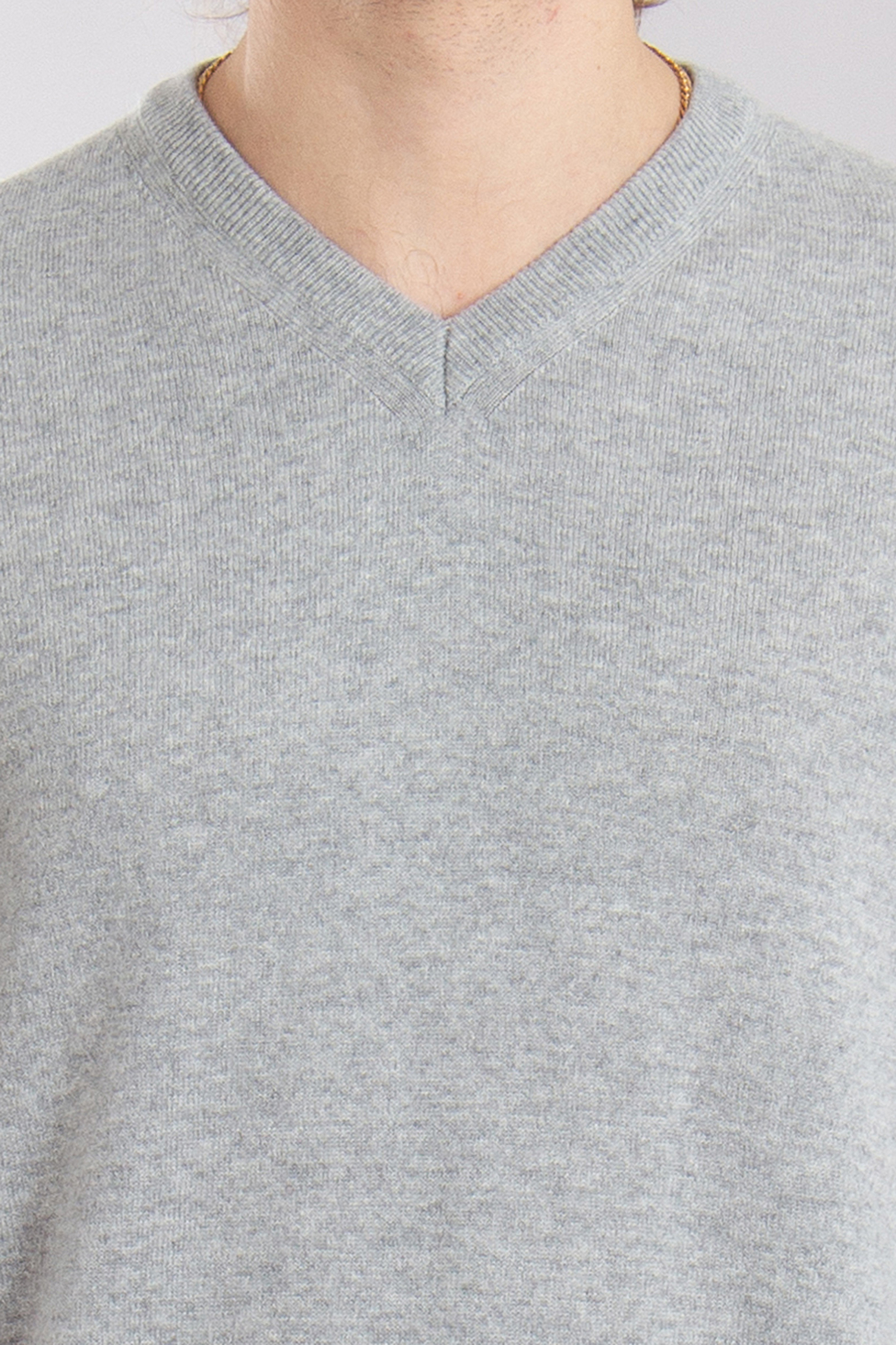 AIDA BARNI Cashmere V-Neck Sweater AIDA BARNI Cashmere V-Neck Sweater