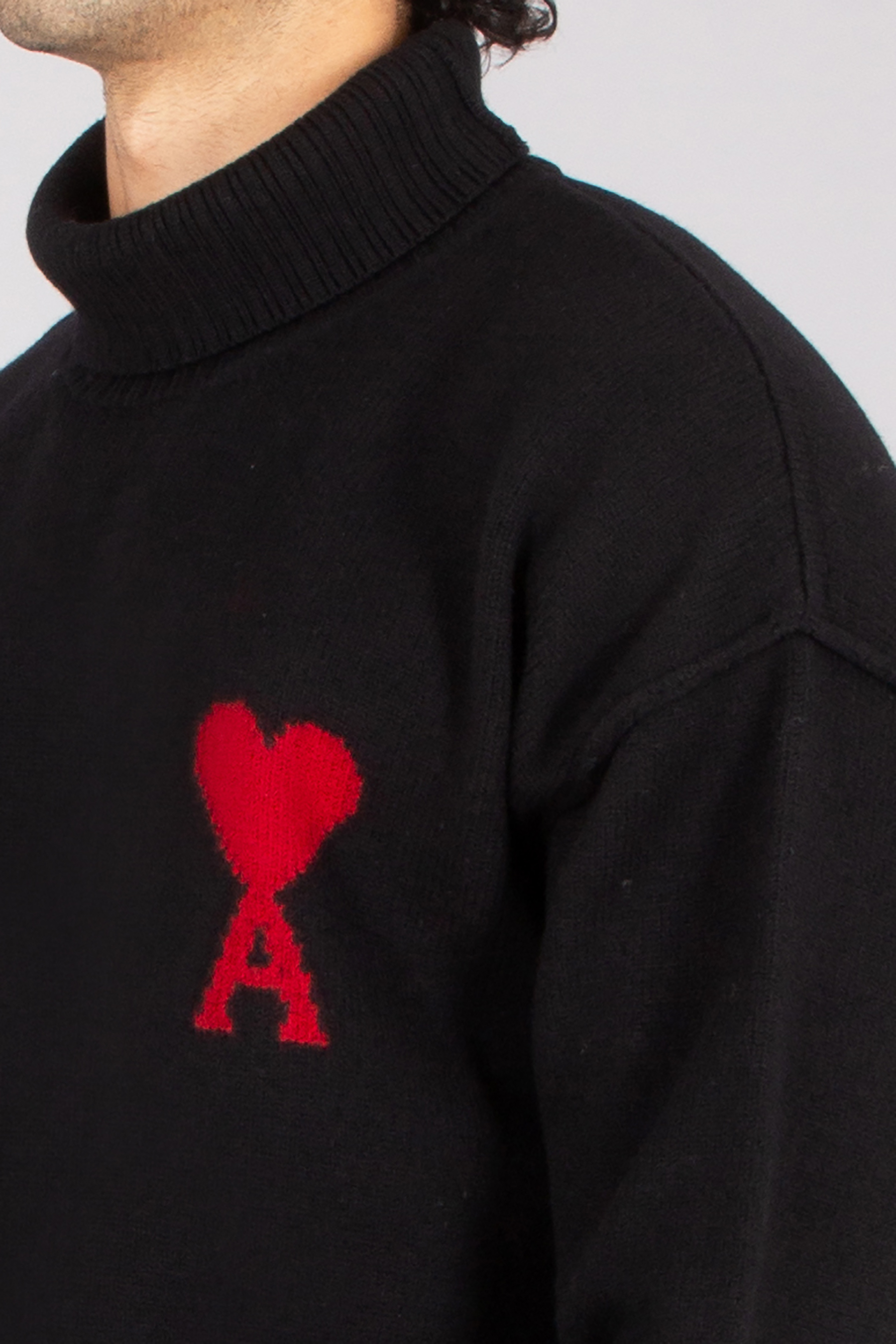 AMI PARIS Relaxed Fit Ami De Coeur Virgin Wool Funnel Neck Sweater Strickwaren, Pullover, Sweatshirt, Kapuzenpulli, Person