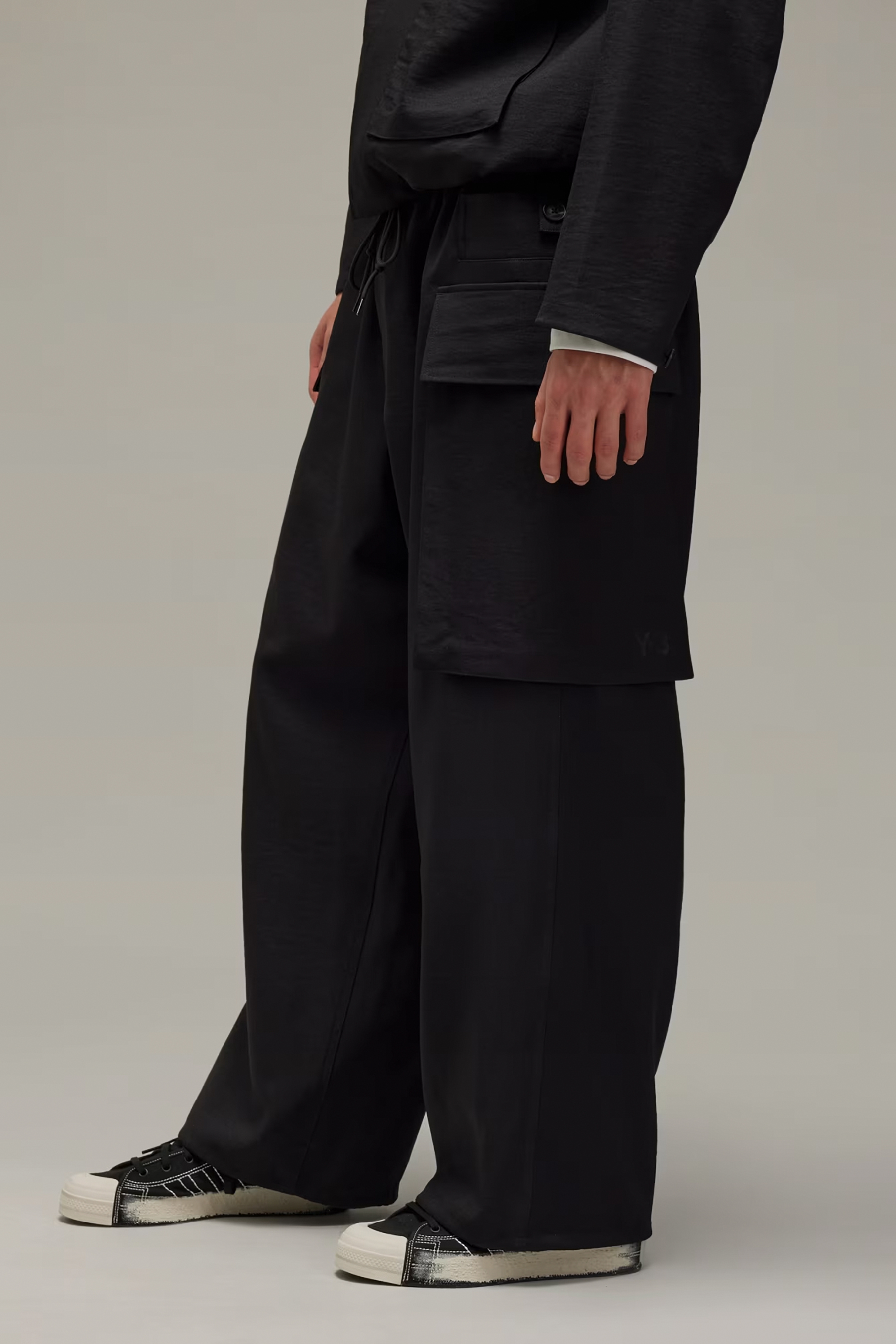 Y-3 Loose Fit Recycled Polyester Twill Sport Uniform Cargo Pants Formelle Kleidung, Anzug, Hosen, Mantel, Person