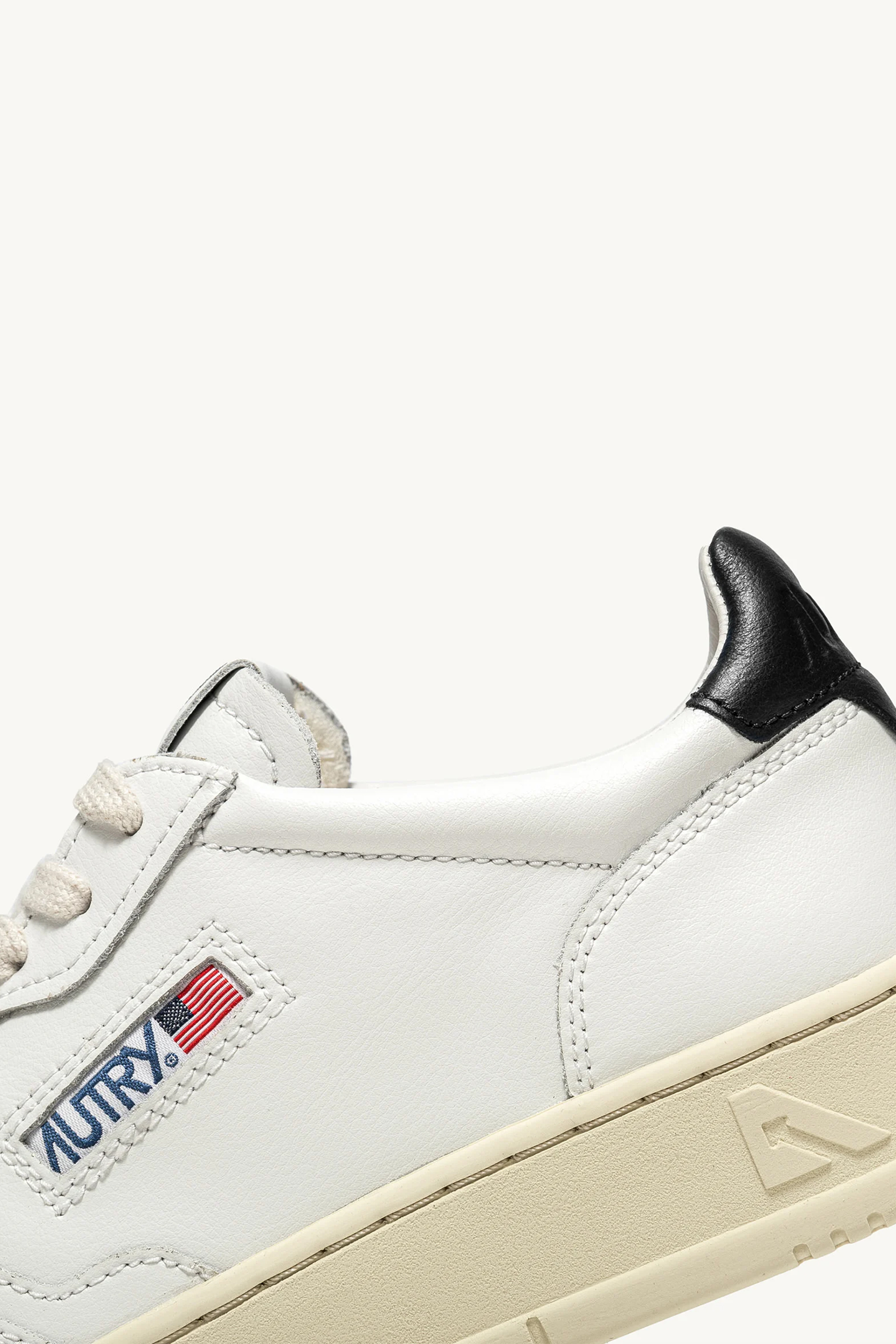 AUTRY Leather Sneakers Medalist Low AUTRY Leather Sneakers Medalist Low