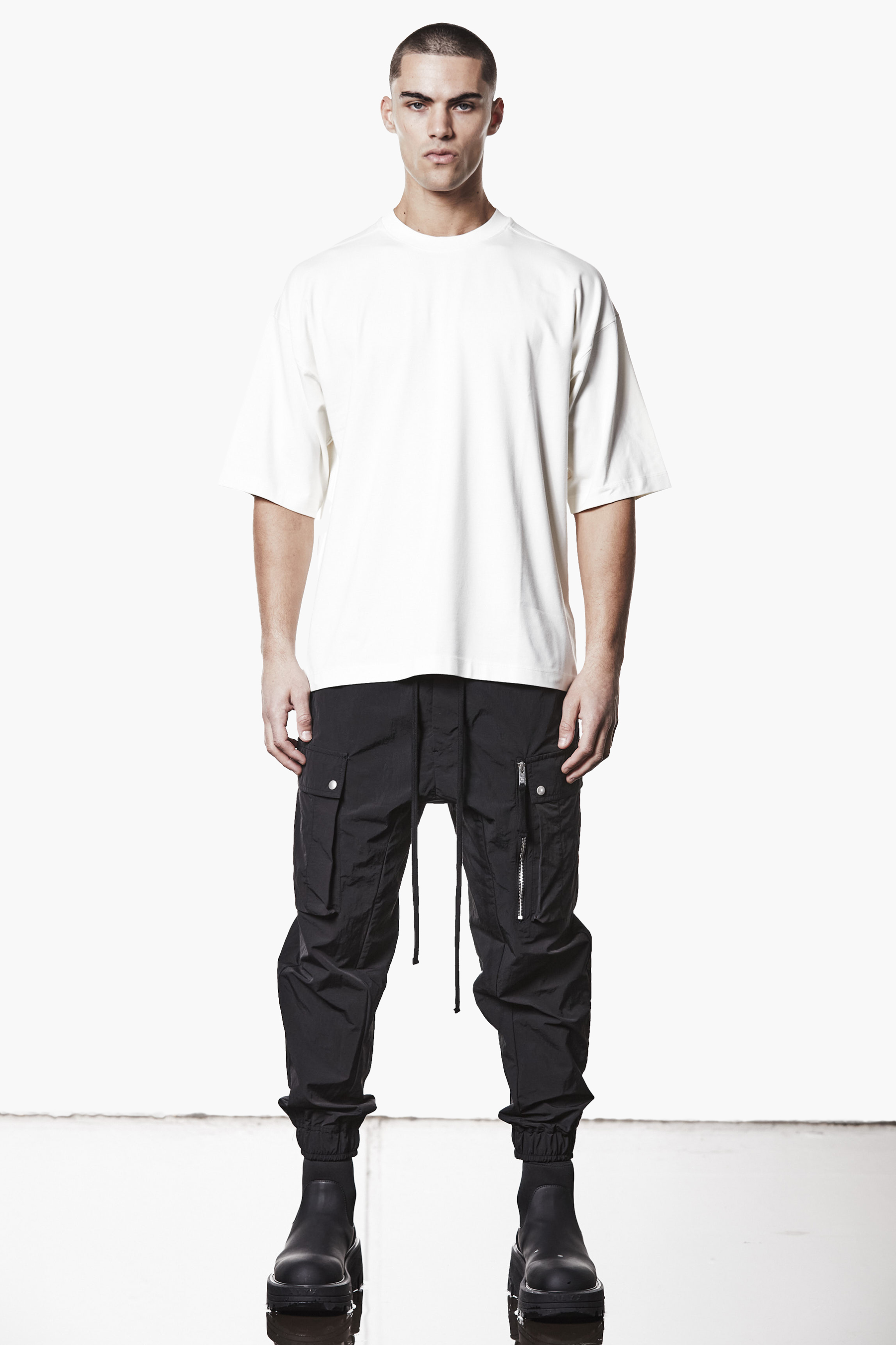 THOM KROM Oversized Fit Cotton-Modal Stretch Jersey T-Shirt T-shirt, Hosen, Person, Stehend, Mann