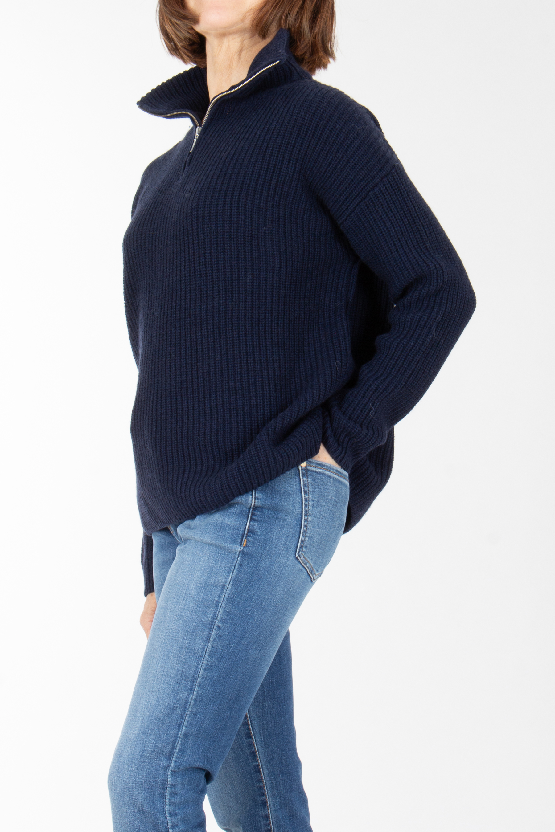 Strickwaren, Pullover, Jeanshose, Person, Frau