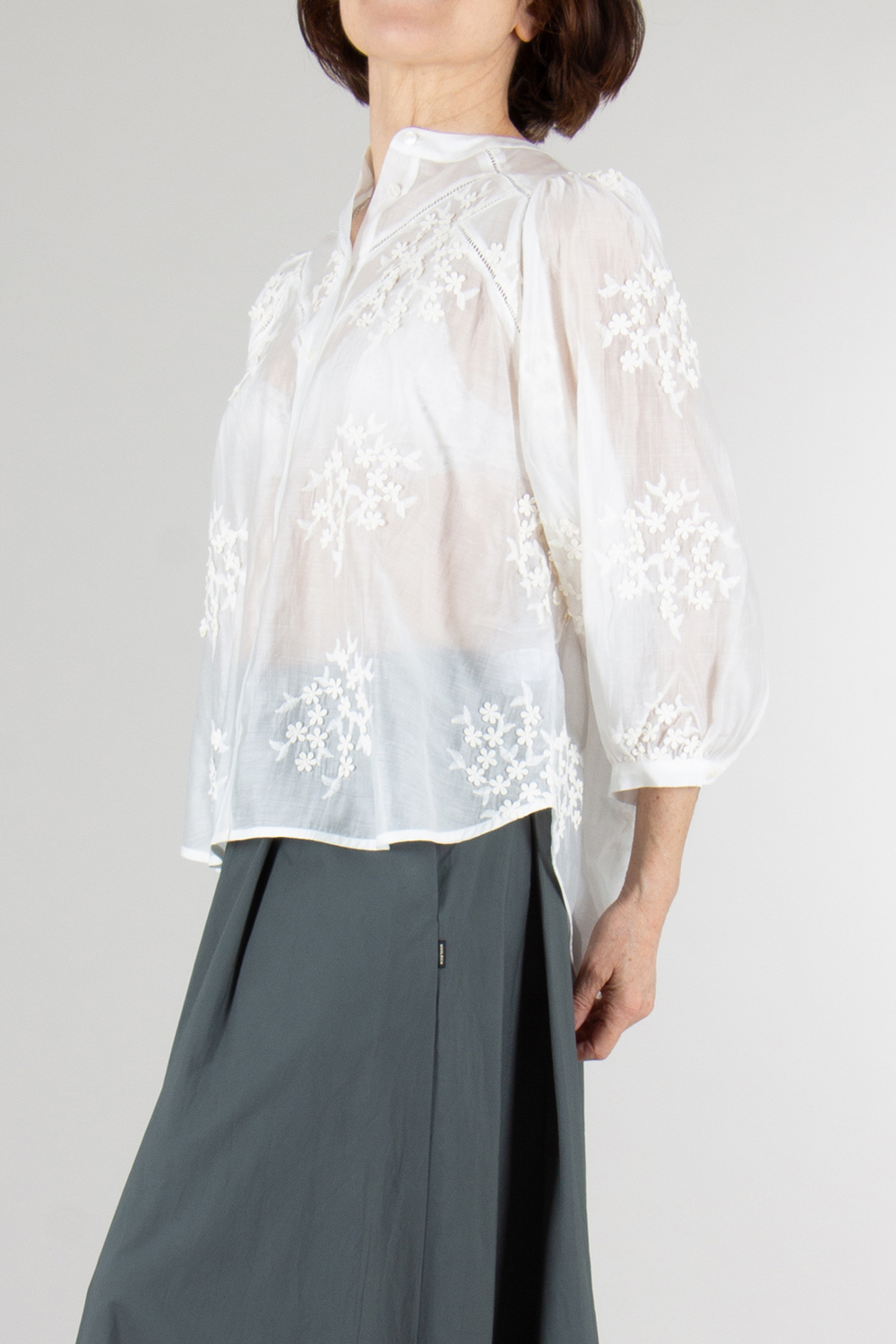 0039 ITALY Relaxed Fix Flower Embroidery Blouse