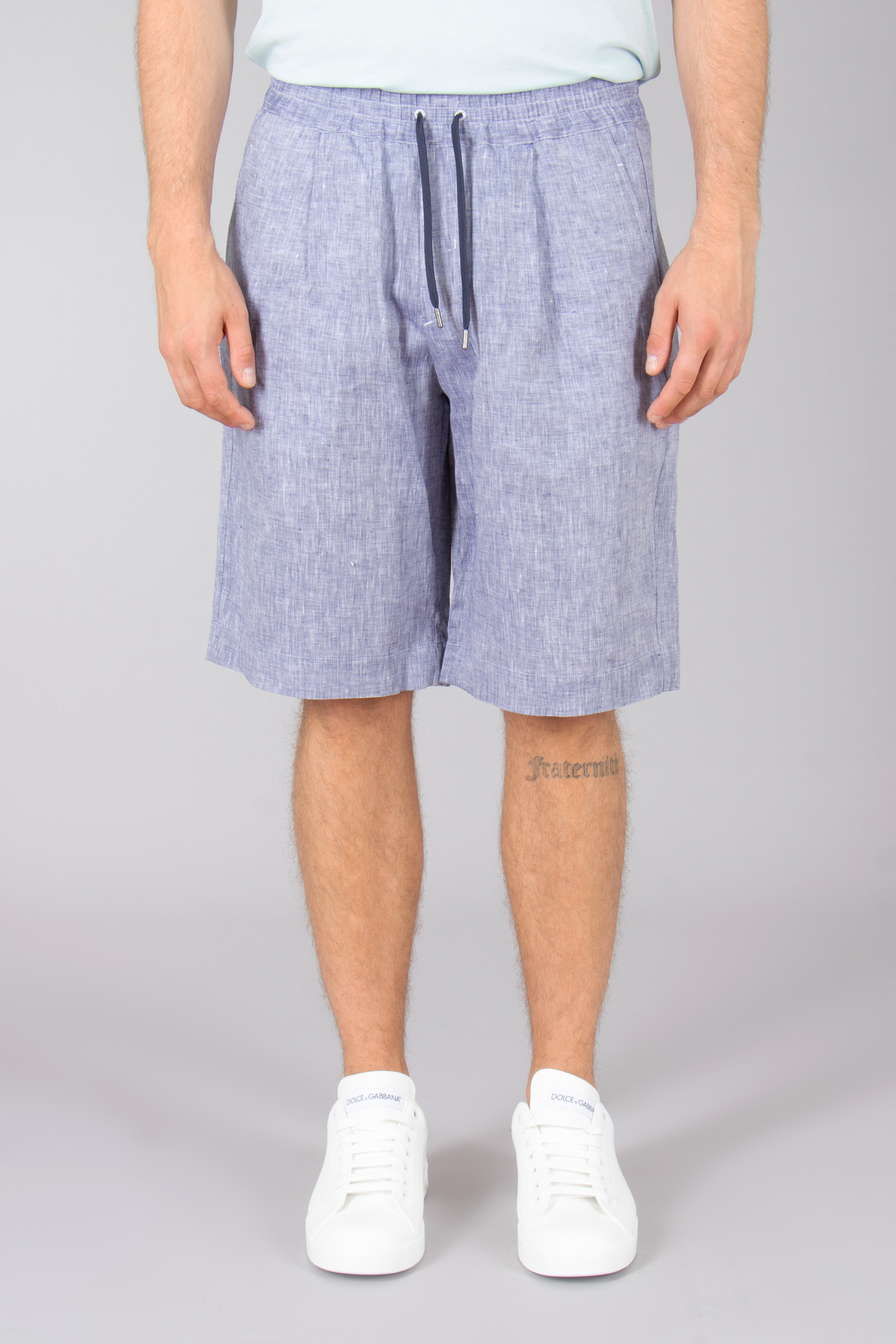 Bekleidung, Kurze Hosen, Person, Haut, Tätowierung