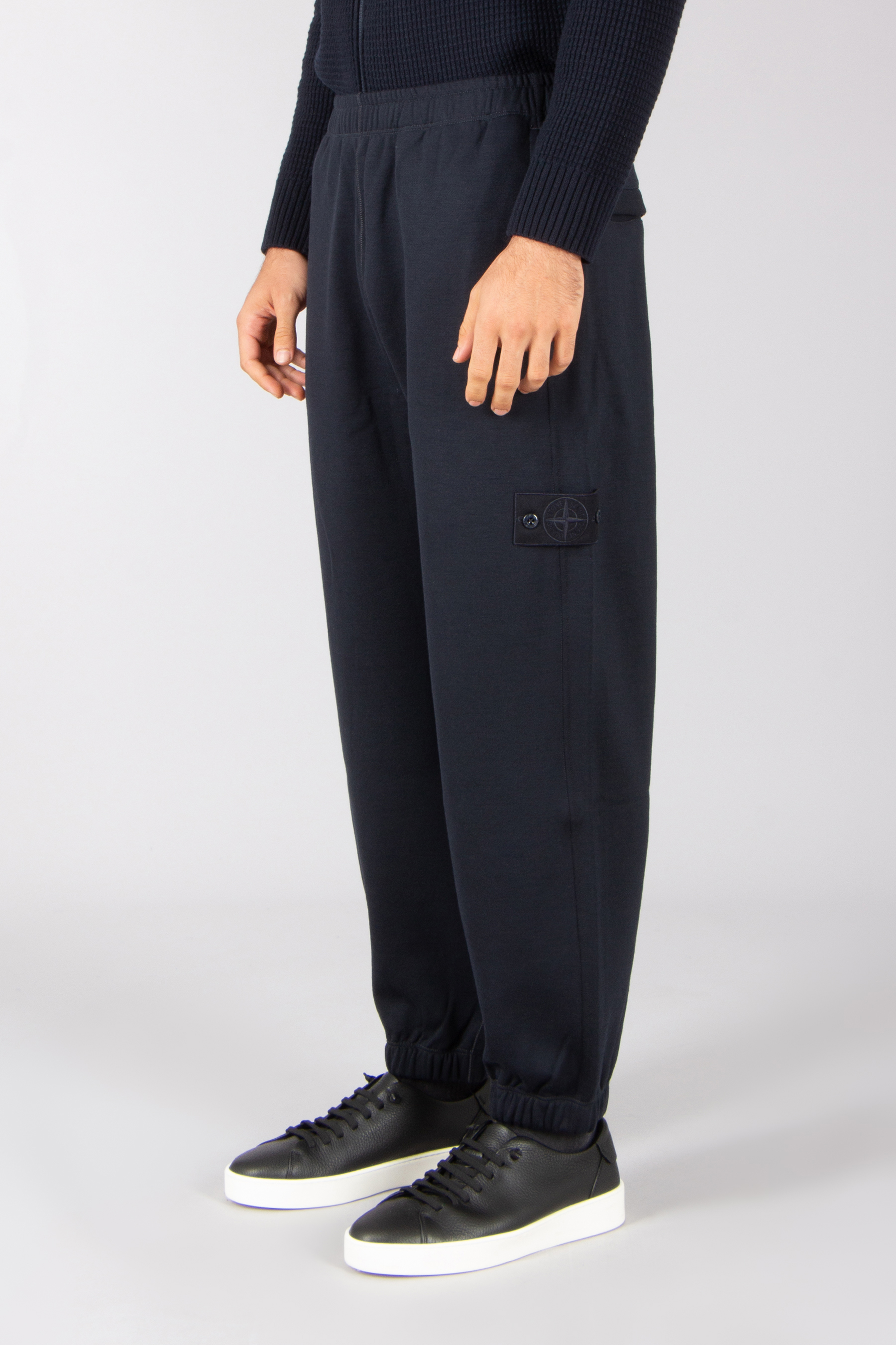 STONE ISLAND Relaxed Fit Ghost Piece Wool-Cotton Fleece Sweatpants Bekleidung, Hosen, Schuhwerk, Schuh, Person