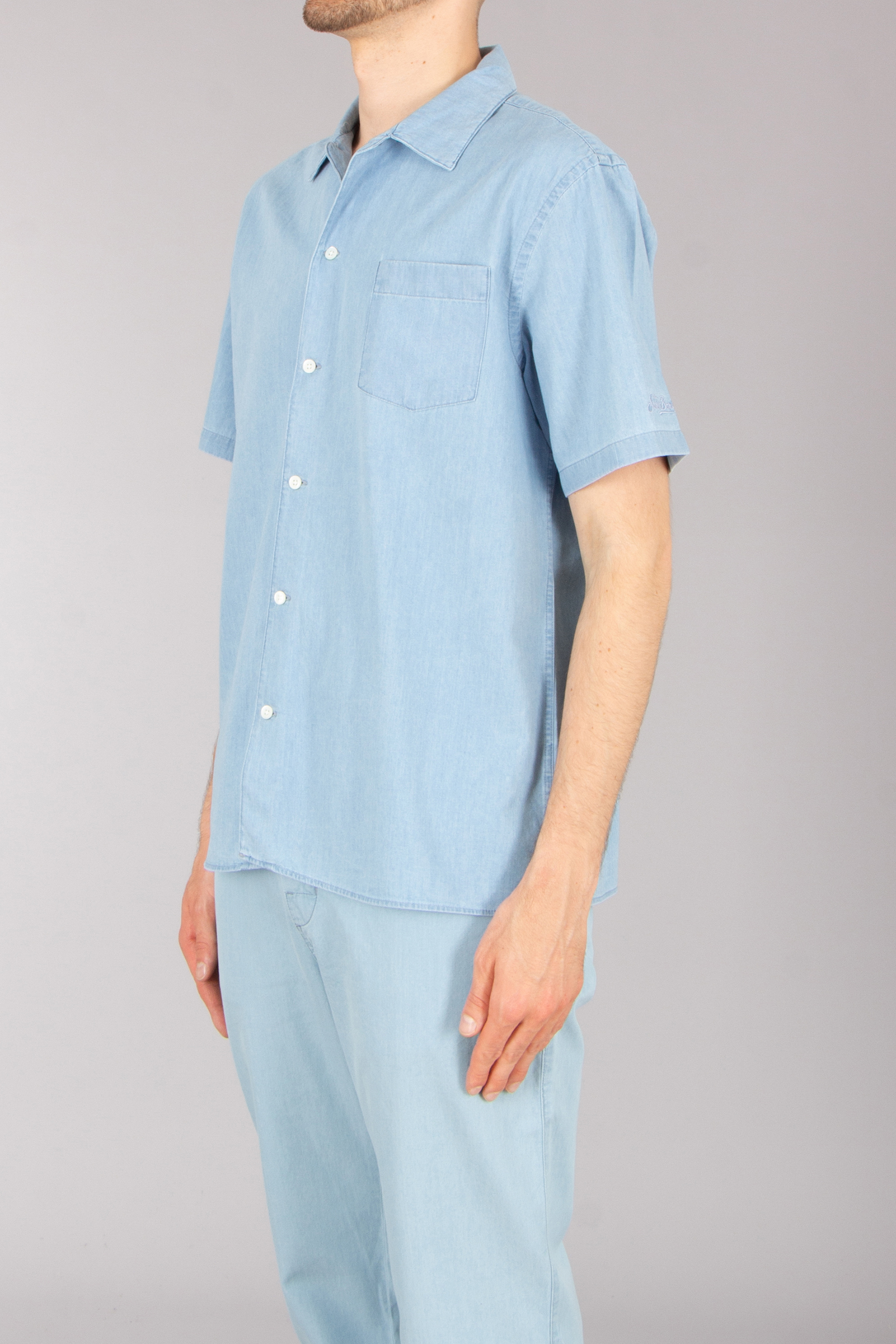 MC 2 SAINT BARTH Regular Fit Cotton Chambray Denim Light Short-Sleeve Shirt Sifnos Bekleidung, Hemd, Dekoration für Zuhause, Leinen, Hosen