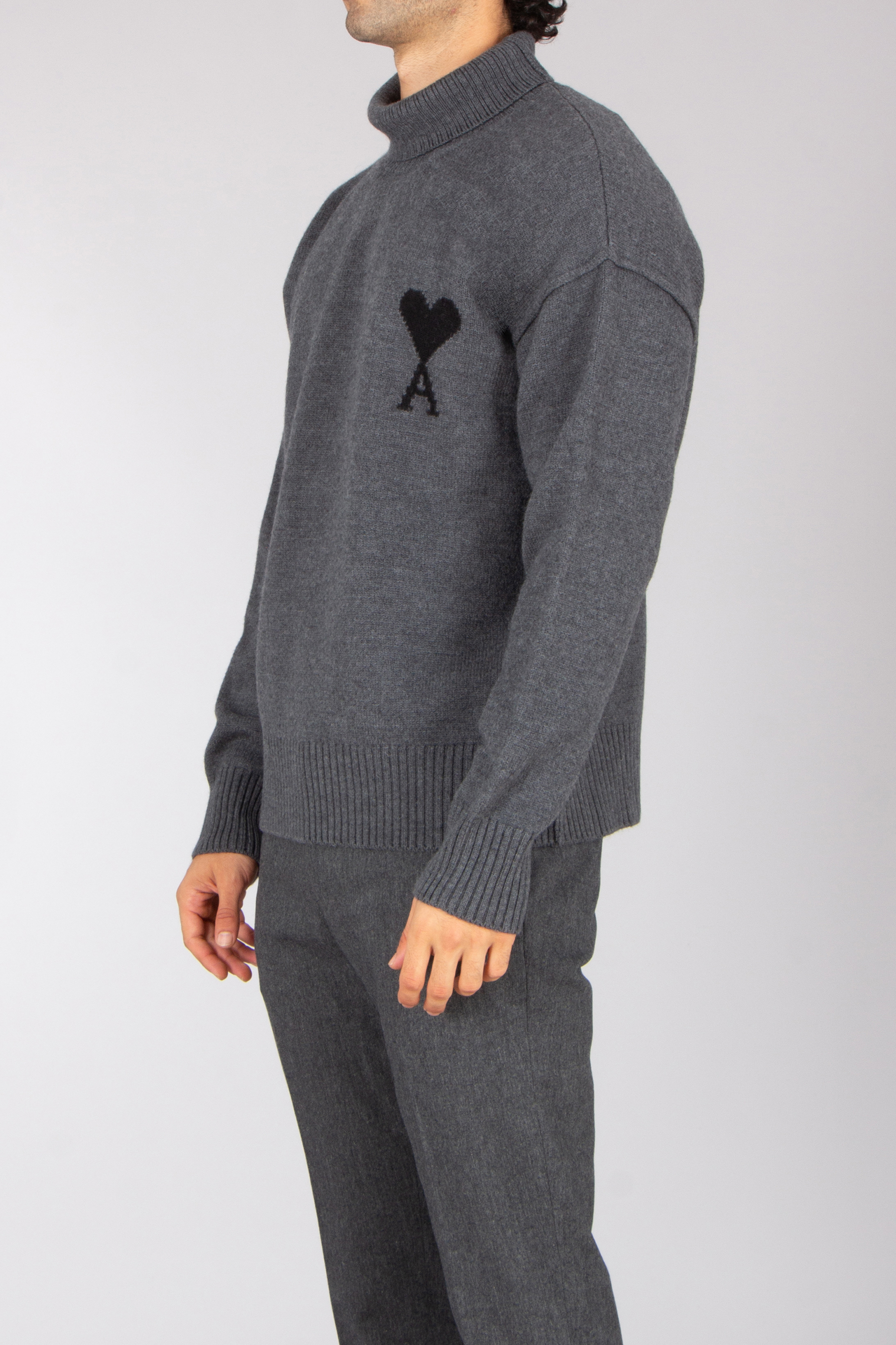 AMI PARIS Relaxed Fit Ami De Coeur Virgin Wool Funnel Neck Sweater Bekleidung, Strickwaren, Pullover, Sweatshirt