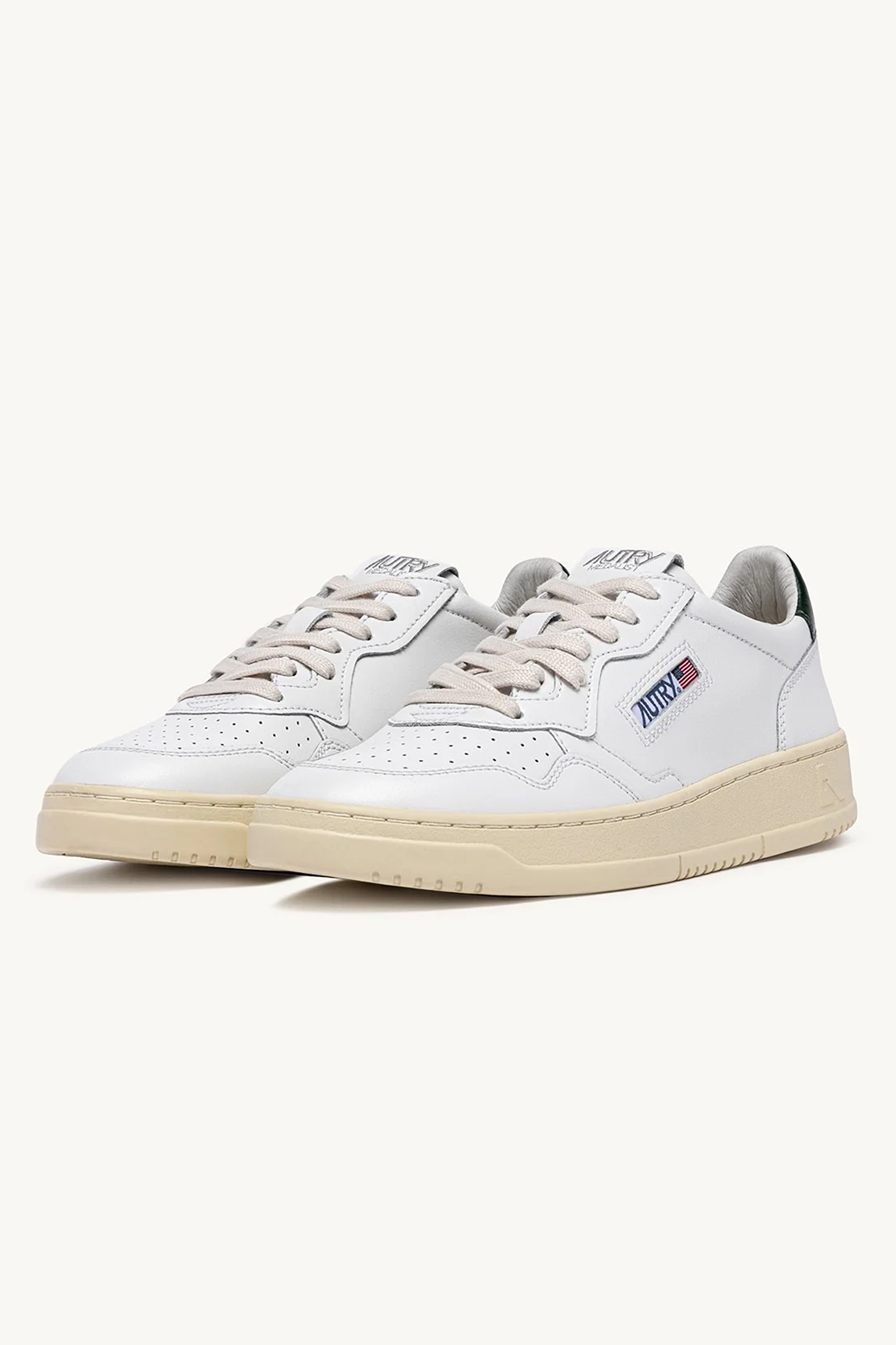 AUTRY Leather Sneakers Medalist Low Bekleidung, Schuhwerk, Schuh, Sneaker