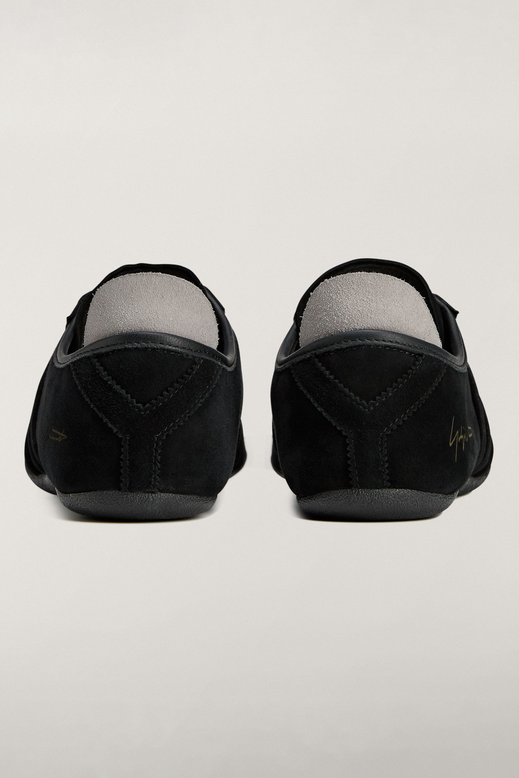 Schuhwerk, Schuh, Sneaker, Baseball-Kappe, Hut