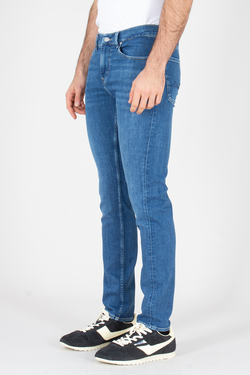 Hosen, Jeans, Schuh, Sneaker, Person