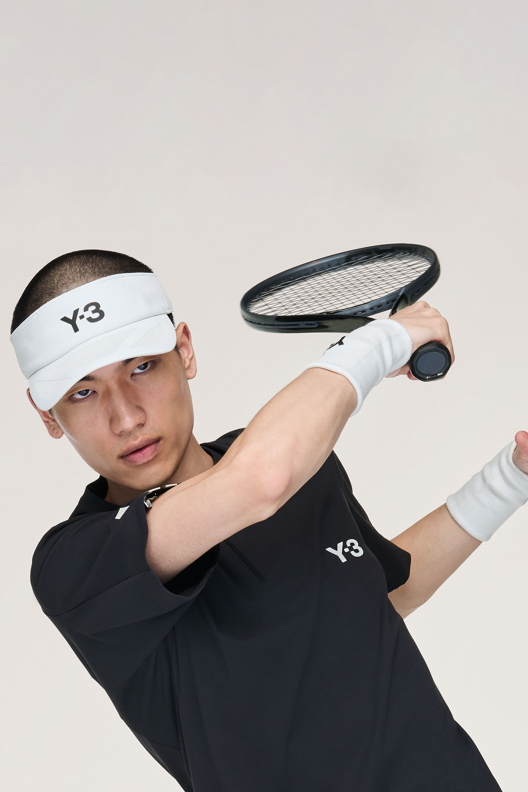 Y-3 Printed Recycled Polyester Climacool Visor Schläger, Sport, Tennis, Tennisschläger, Person