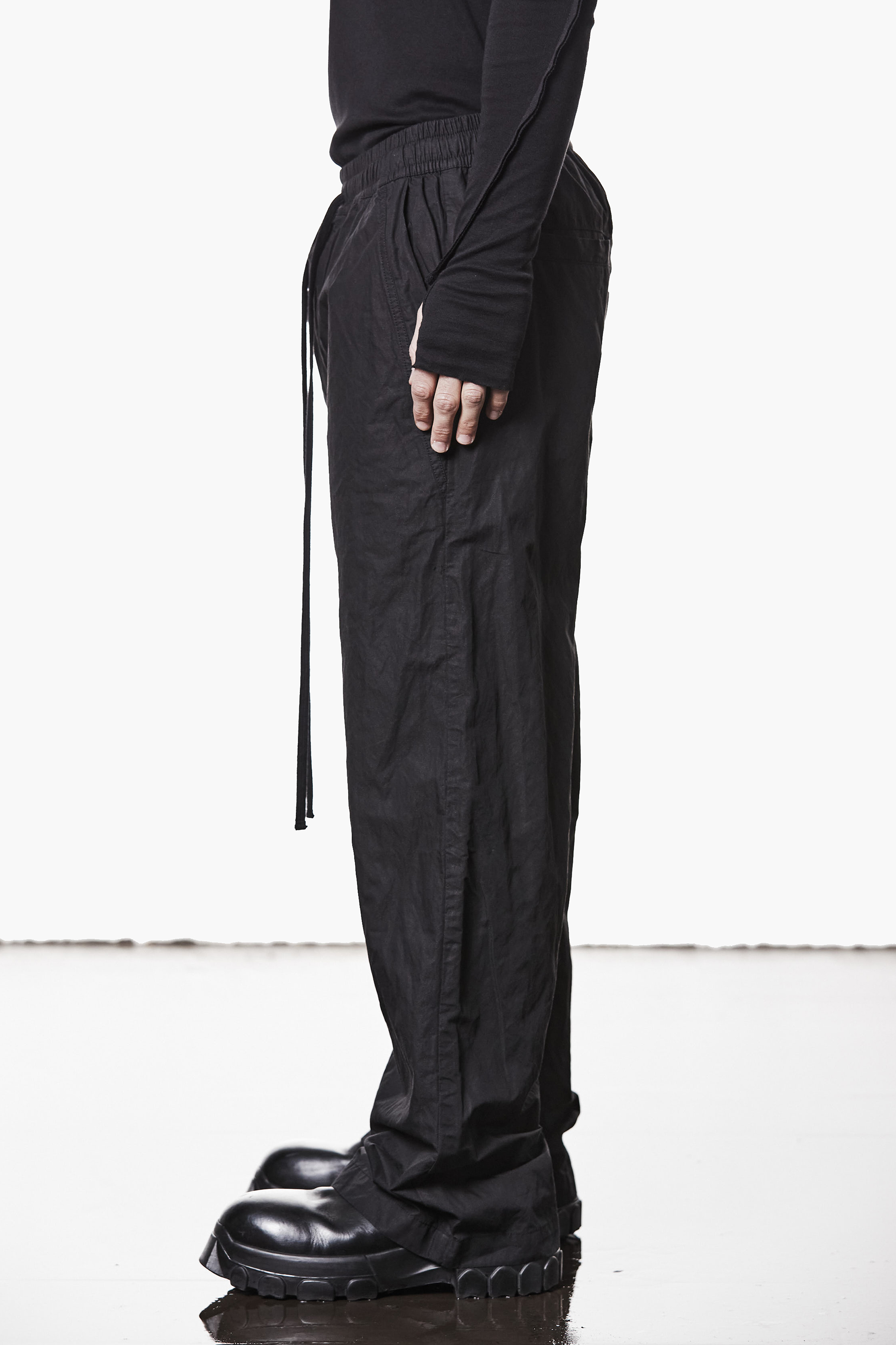 THOM KROM Wide Leg Metallised Cotton Blend Pants Bekleidung, Hosen, Schuhwerk, Schuh, Person