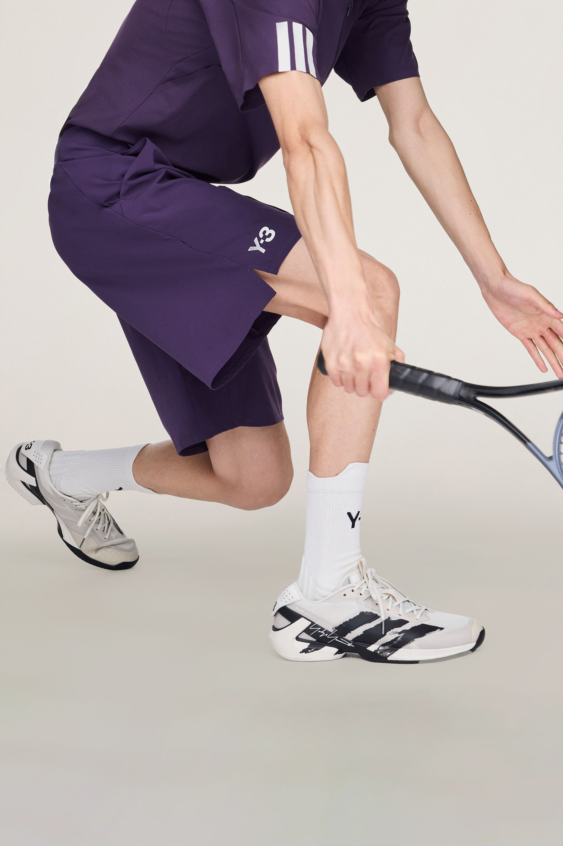 Y-3 Recycled Polyester-Nylon Stretch Tennis Crew Socks Schuh, Sneaker, Schläger, Tennisschläger, Person