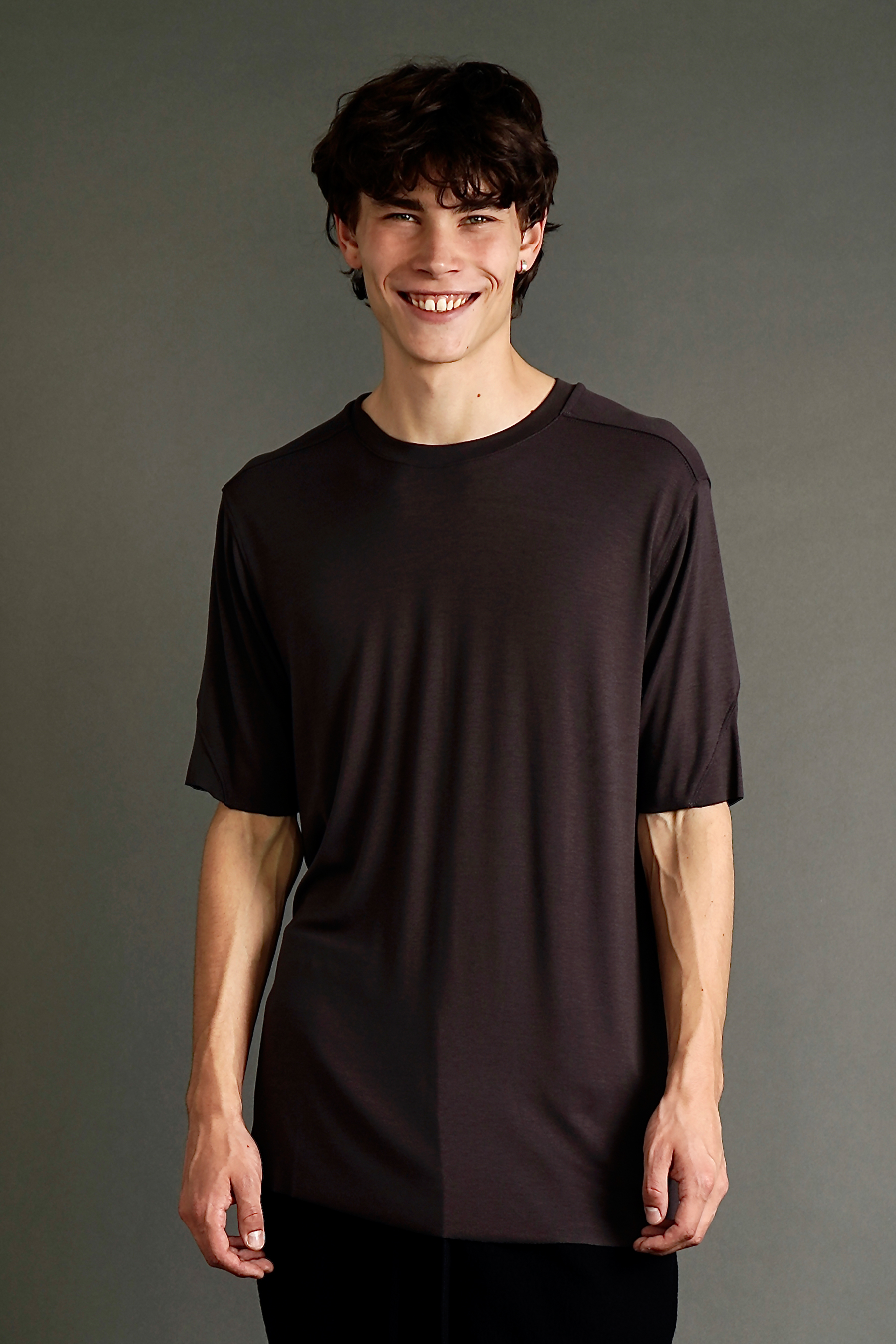 T-shirt, Ärmel, Person, Gesicht, Kopf