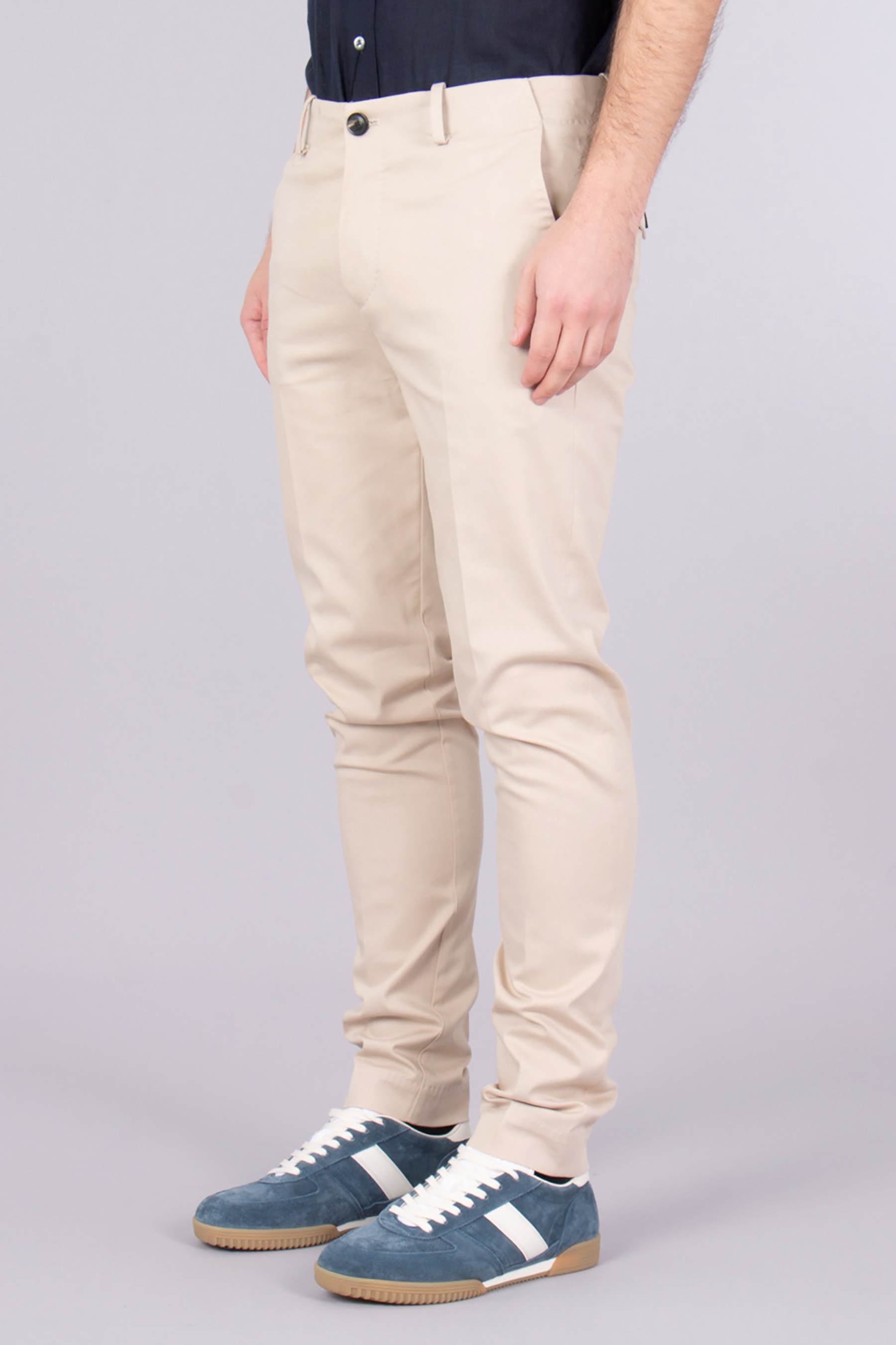 Schuh, Sneaker, Hosen, Khaki, Person