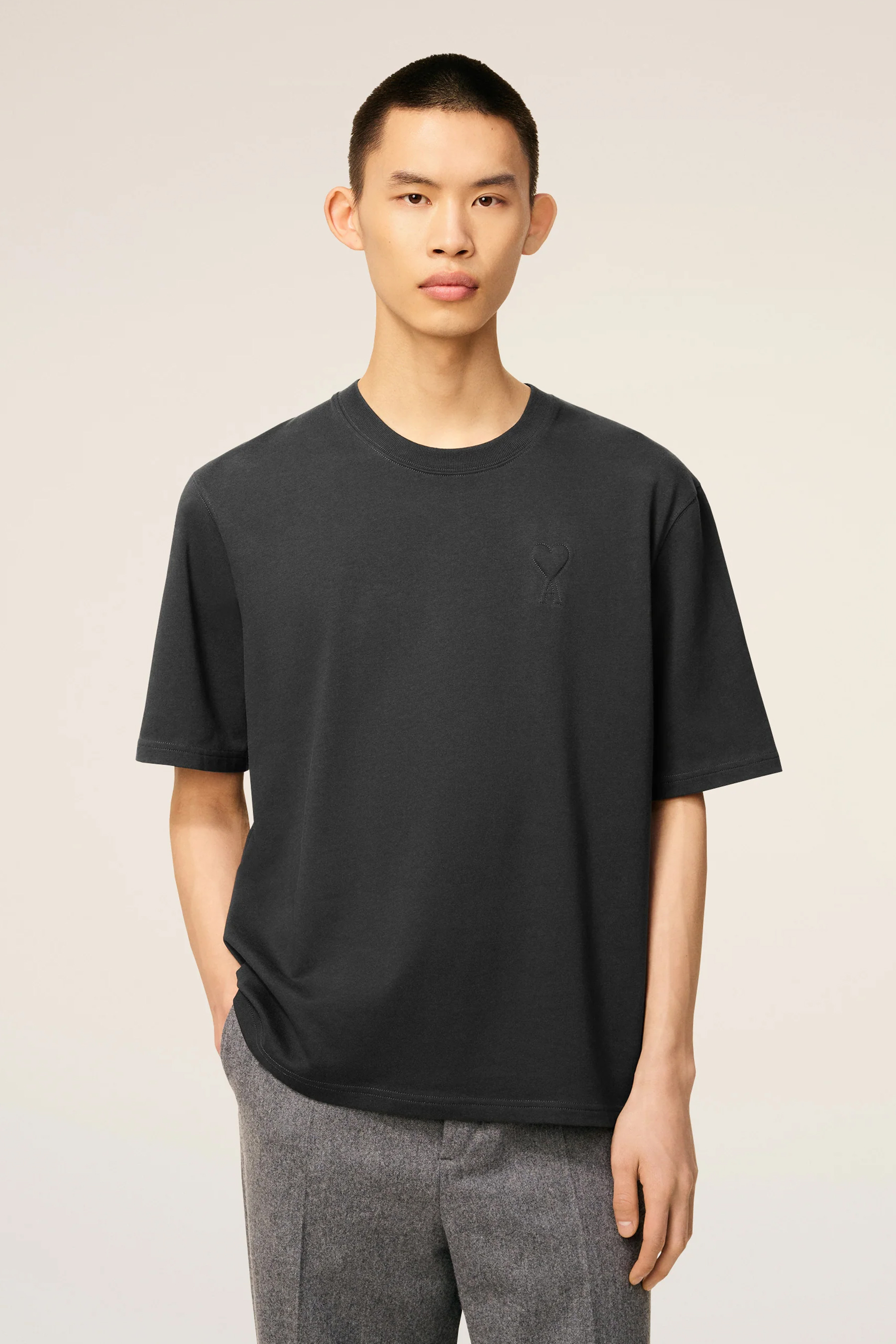 Bekleidung, T-shirt, Ärmel, Person