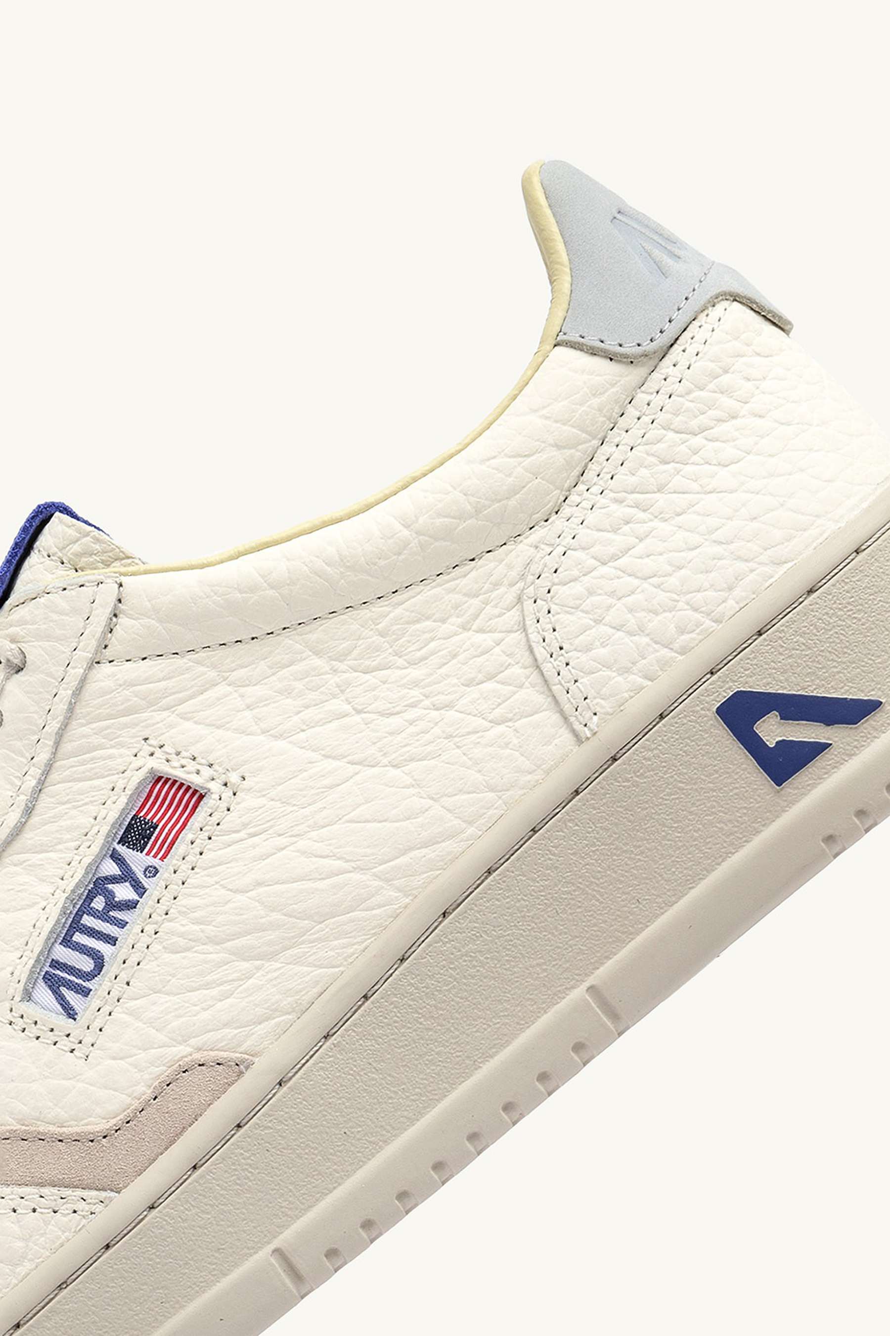 AUTRY Pebbled Leather Sneakers Medalist Low AUTRY Pebbled Leather Sneakers Medalist Low