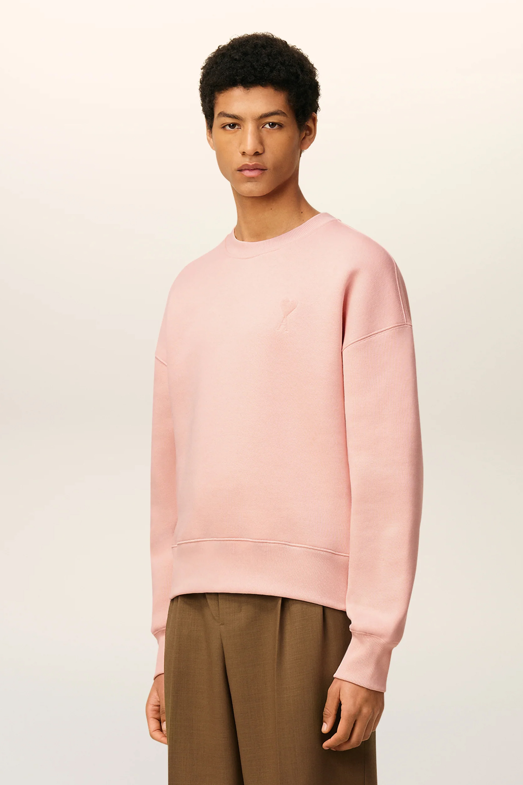 AMI PARIS Comfort Fit Ami De Coeur Brushed Cotton Blend Fleece Sweatshirt Langarm, Strickwaren, Pullover, Person, Sweatshirt