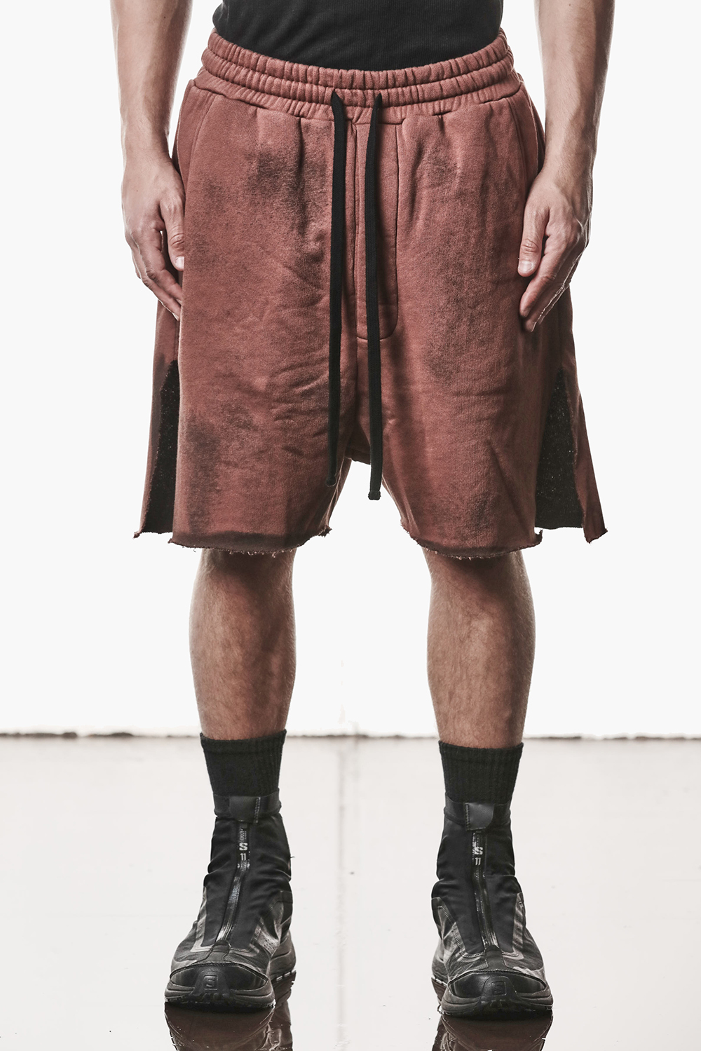 Bekleidung, Kurze Hosen, Rock, Schuh, Person