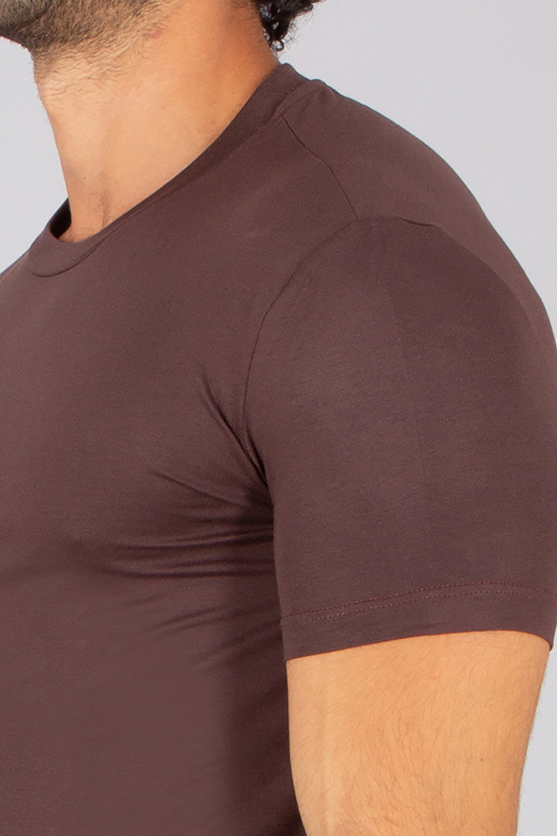 T-shirt, Person, Schulter, Erwachsener, Mann