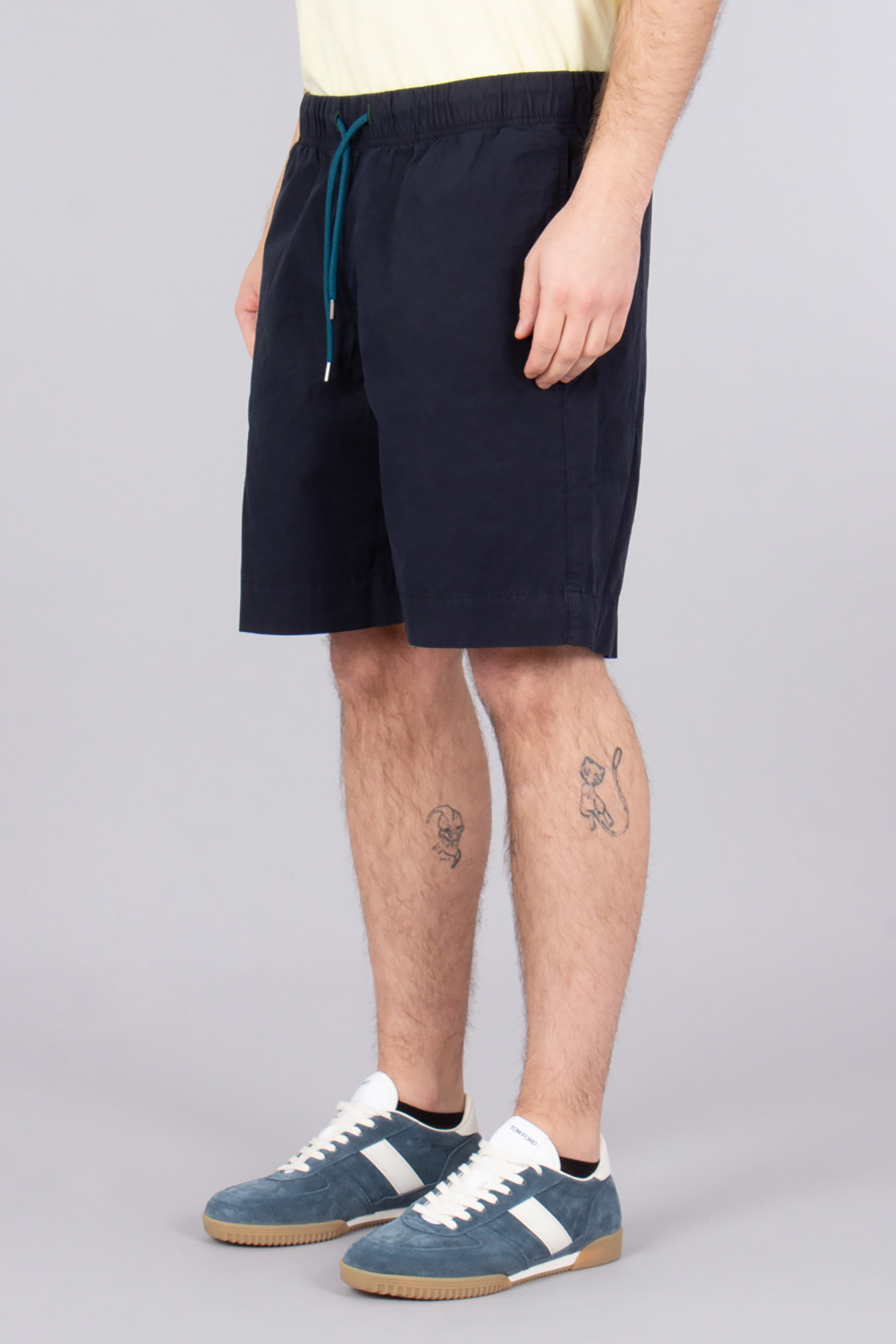 Kurze Hose, Rock, Schuh, Sneaker, Person