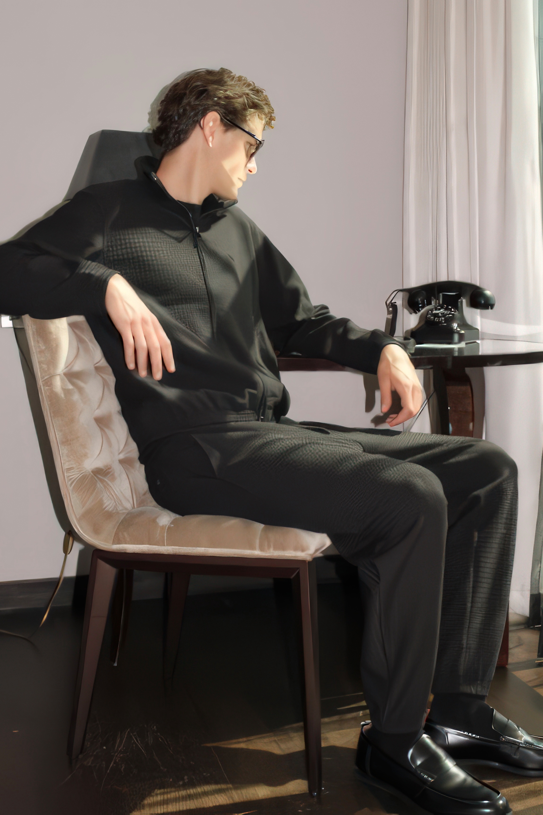 EMPORIO ARMANI Relaxed Fit Cotton-Lyocell Stretch Jacquard Zip-Up Sweatshirt Schuh, Formelle Kleidung, Stuhl, Sitzend, Anzug