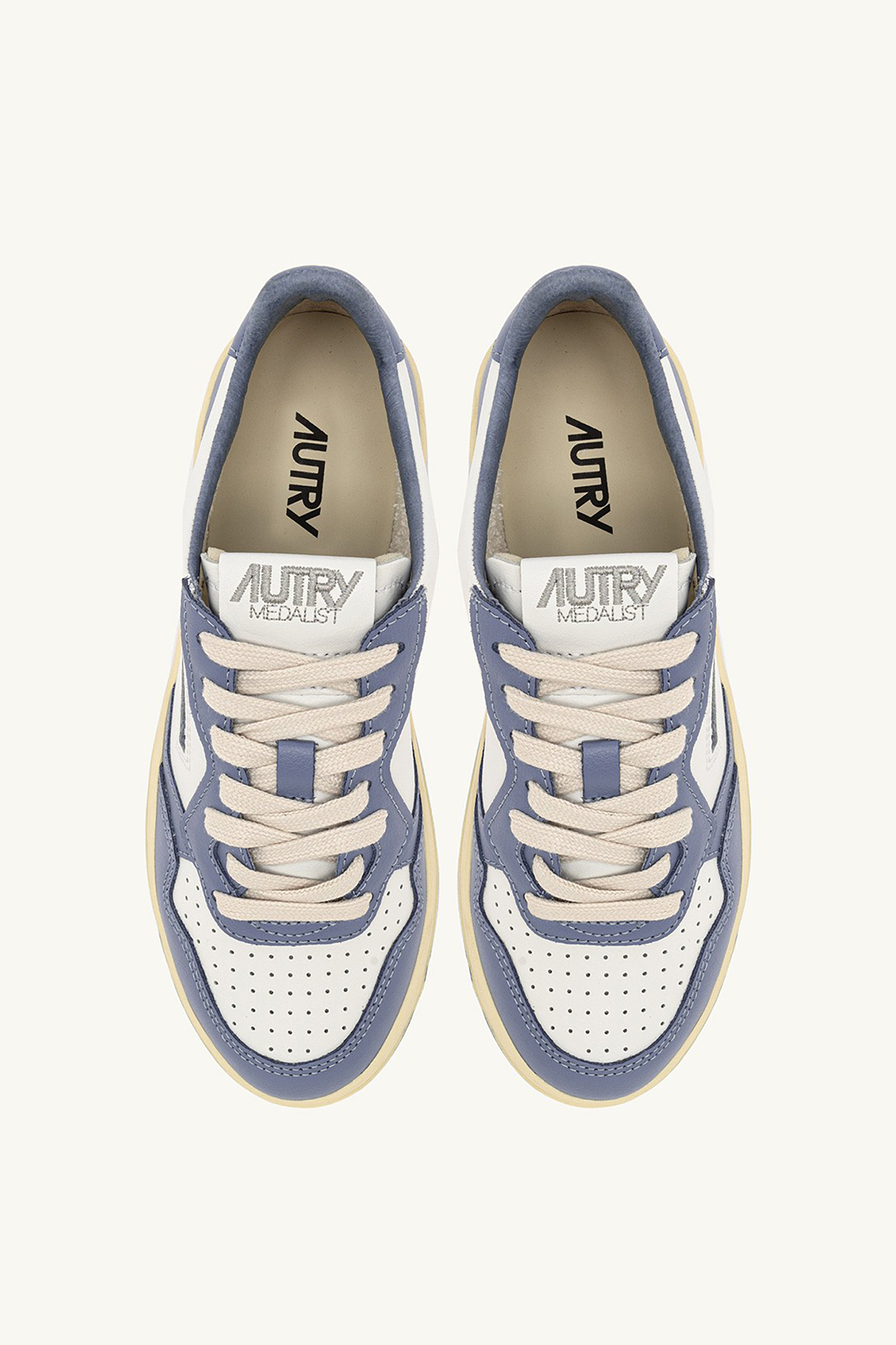 AUTRY Leather Sneakers Medalist Low Bekleidung, Schuhwerk, Schuh, Sneaker