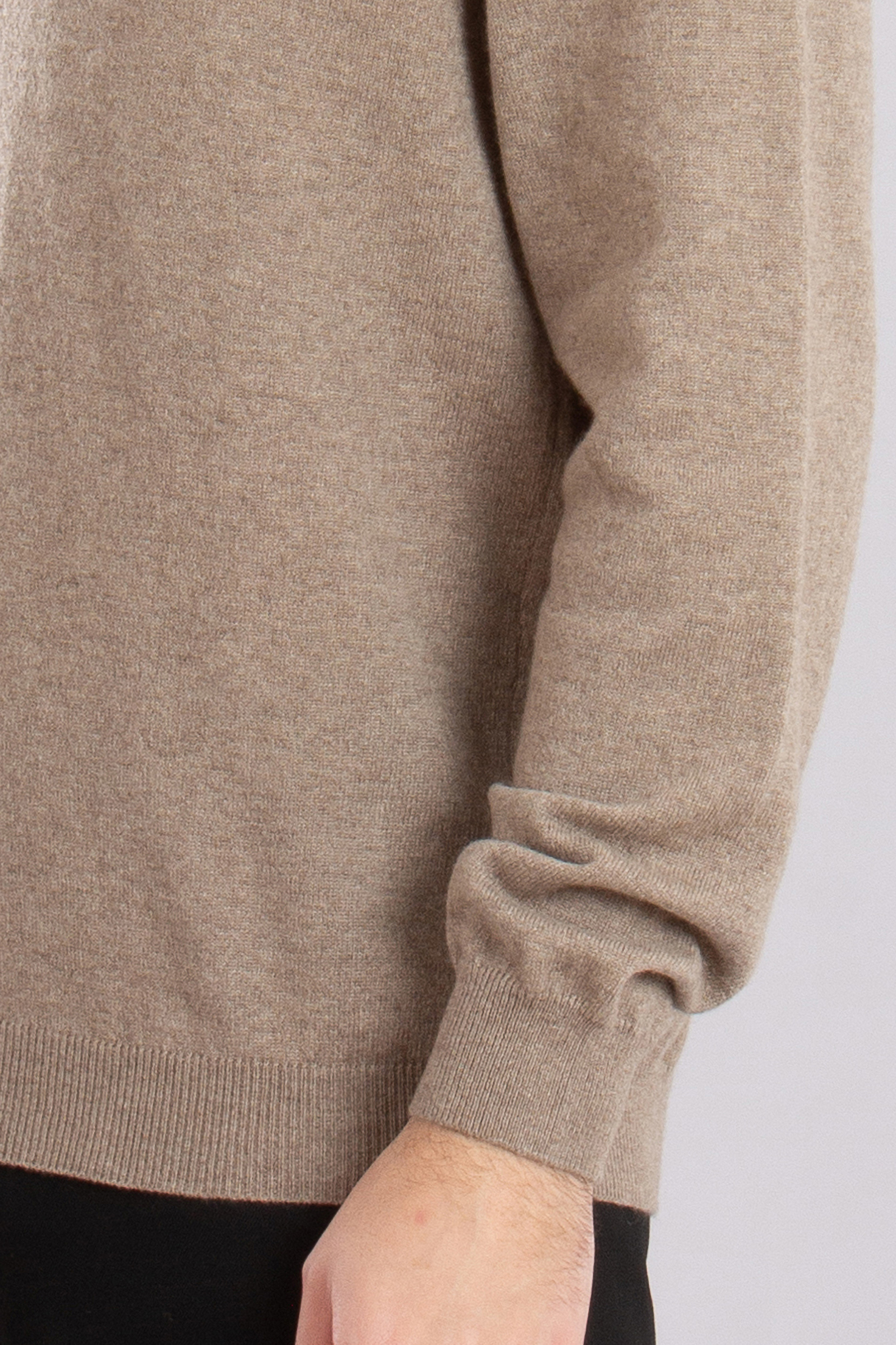 AIDA BARNI Cashmere V-Neck Sweater AIDA BARNI Cashmere V-Neck Sweater
