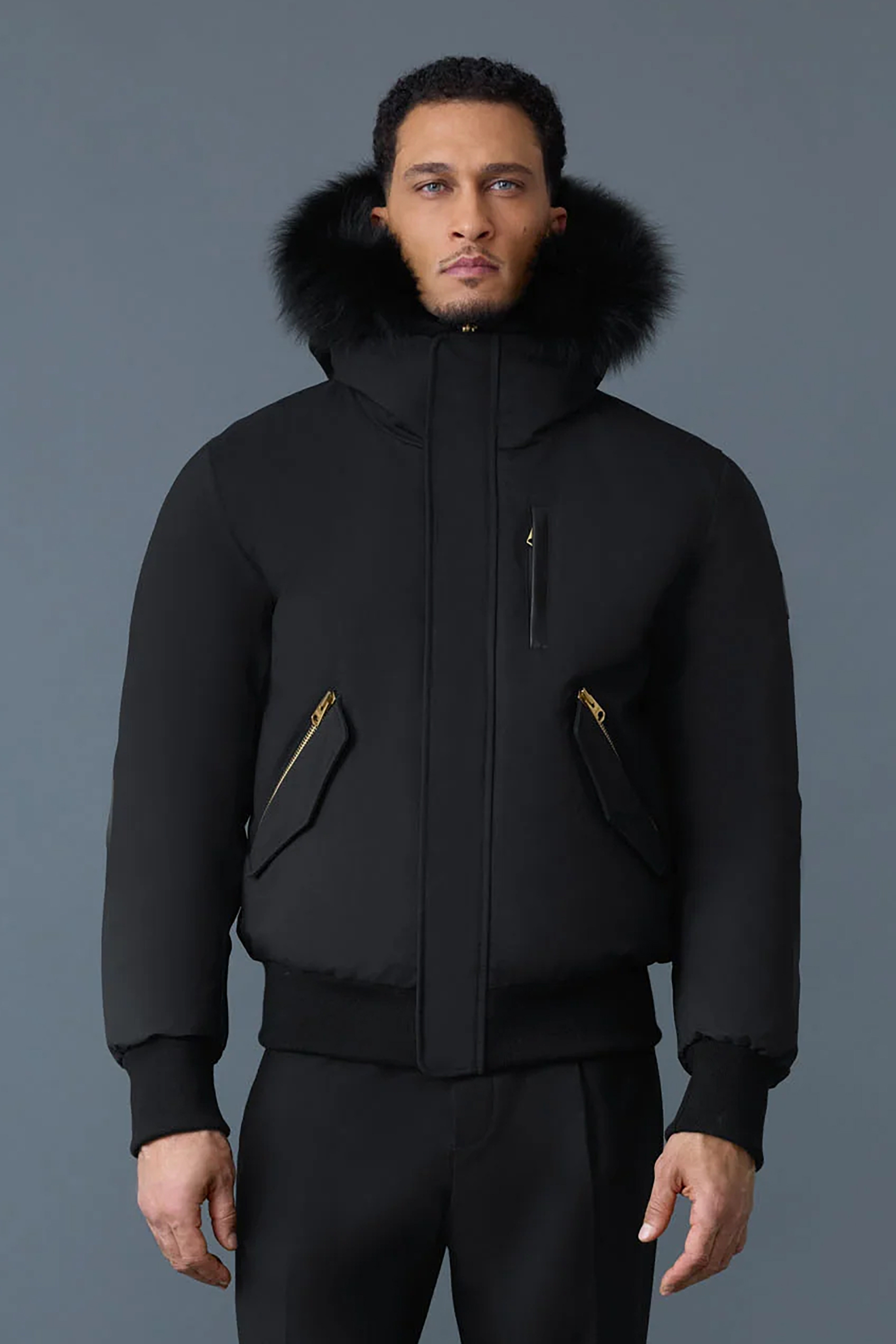Mantel, Jacke, Kapuzenpulli, Sweatshirt, Person