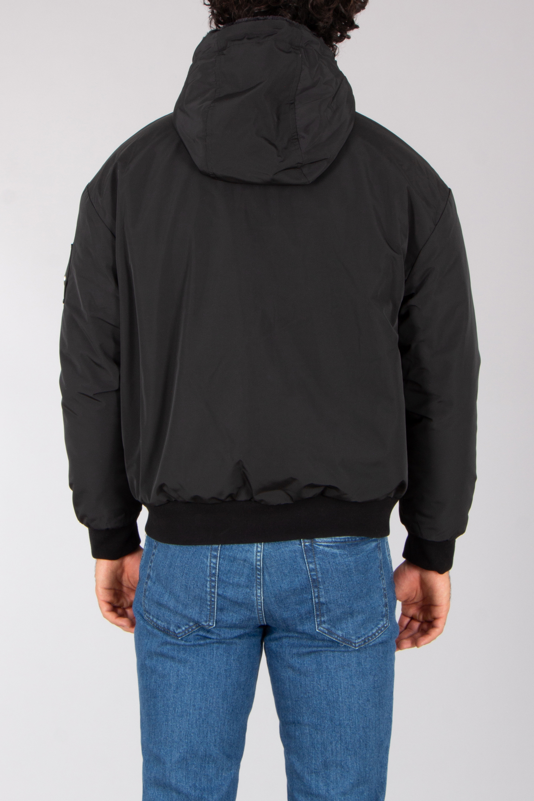 Mantel, Jacke, Kapuzenpulli, Sweatshirt, Jeans