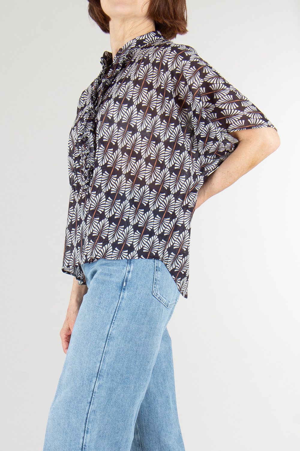 0039 ITALY Relaxed Fix Ruffled Blouse