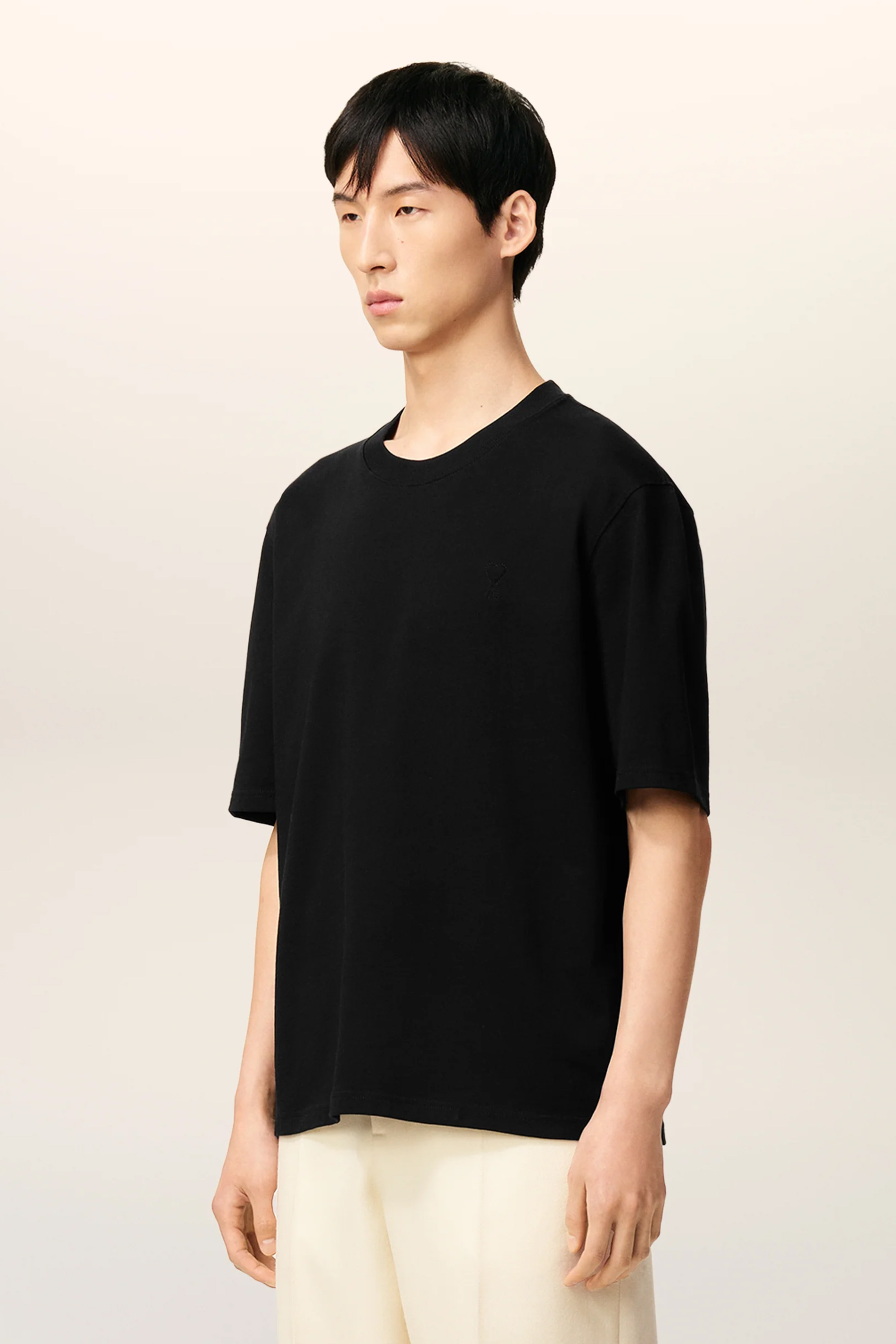 Bekleidung, T-shirt, Ärmel, Person, Langarm
