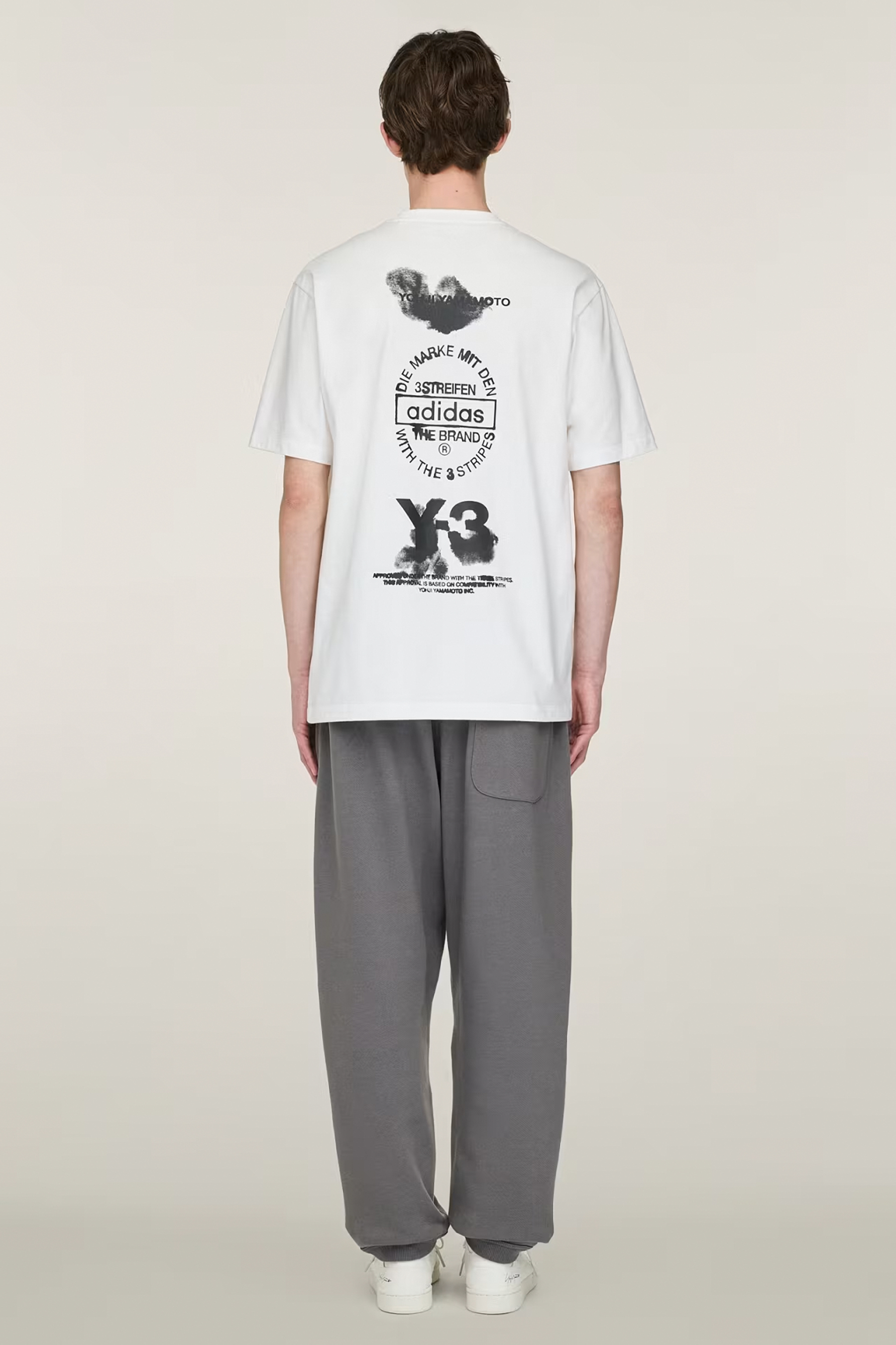 Y-3 Regular Fit Graphic Print Cotton Jersey T-Shirt Bekleidung, T-shirt, Hosen, Person, Hemd