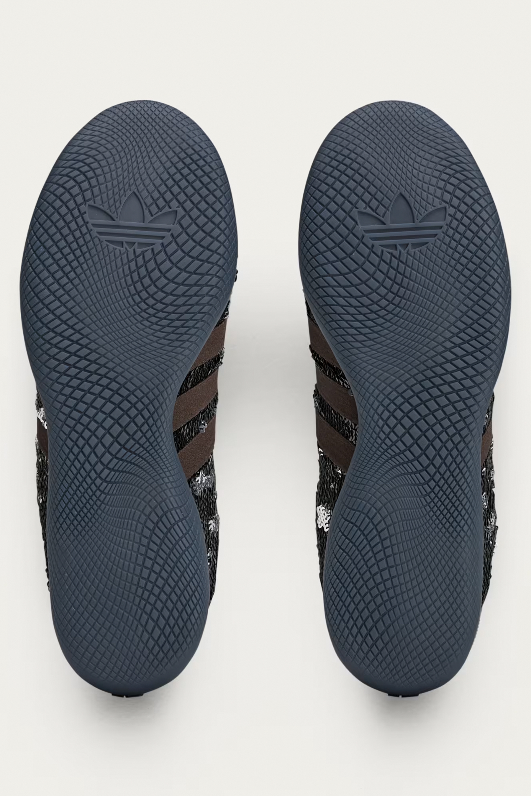 ADIDAS X Wales Bonner Sequin Sneakers Karintha Lo Bekleidung, Schuhwerk, Schuh, Flip-Flop