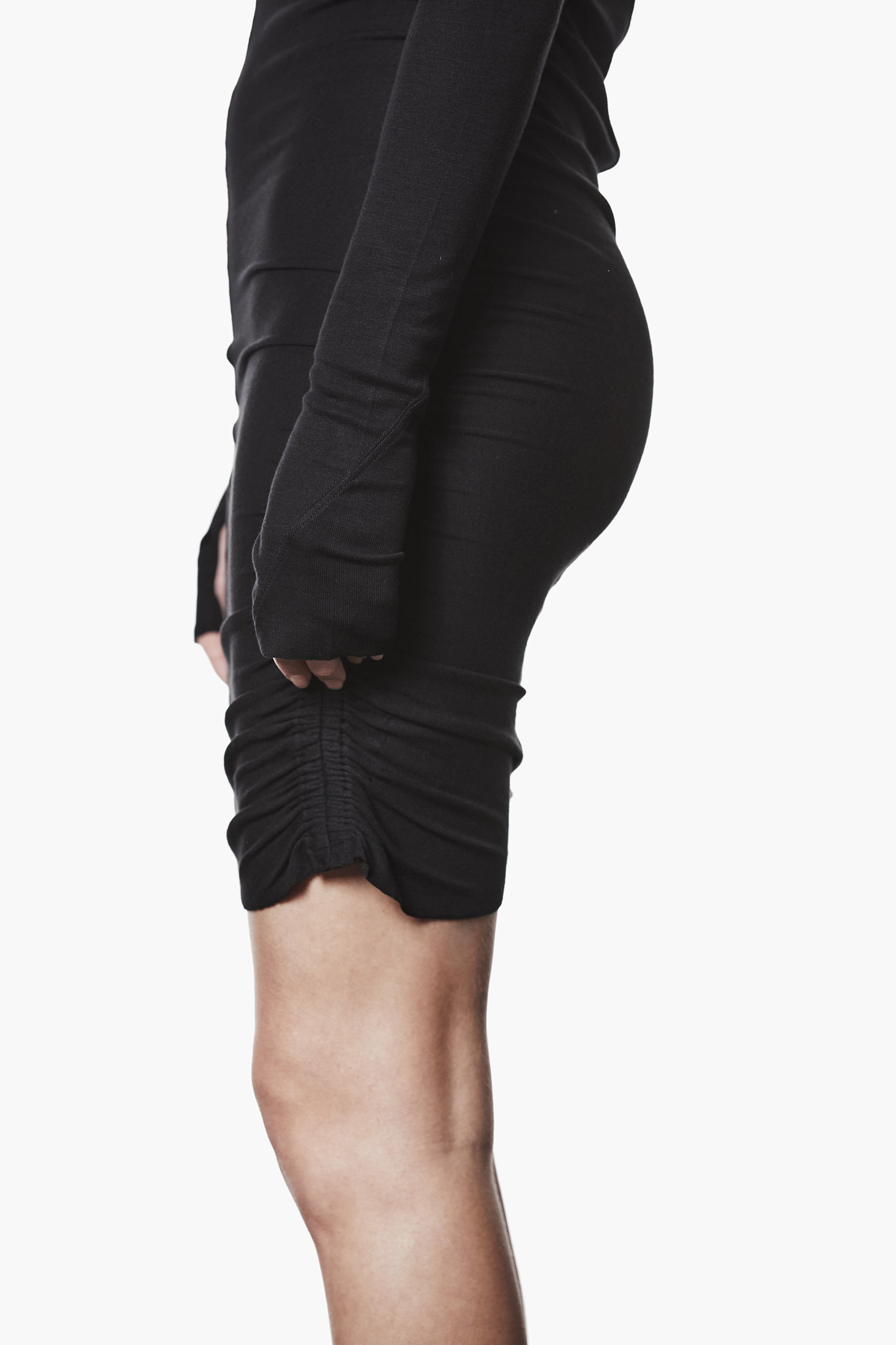 THOM KROM Slim Fit Viscose Stretch Mock Neck Mini Dress Kurze Hose, Langarm, Person, Oberschenkel, Frau