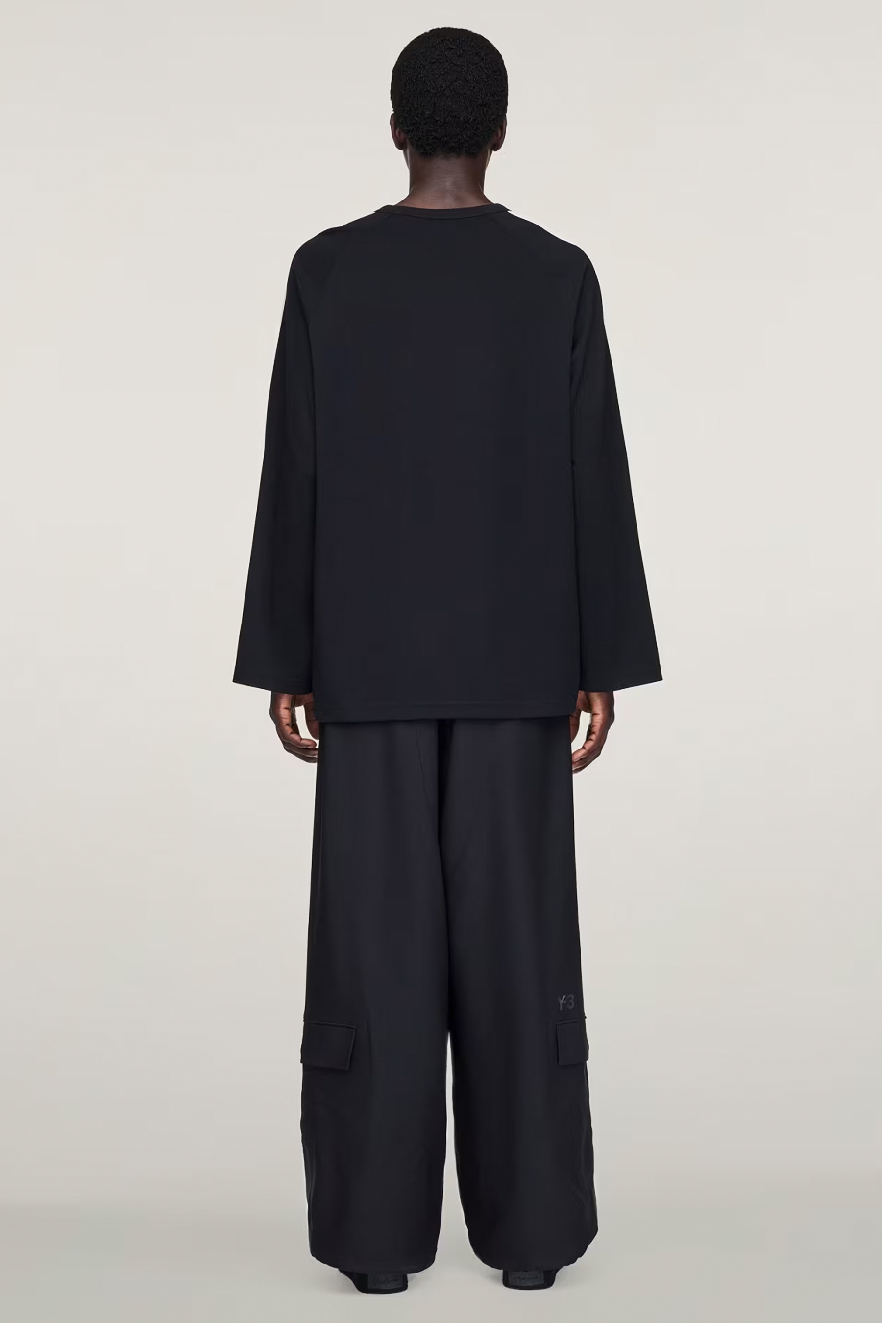Y-3 Loose Fit Lyocell-Wool Stretch Blend 3-Stripes Wire Long-Sleeve T-Shirt Mantel, Person, Stehend, Anzug, Mann